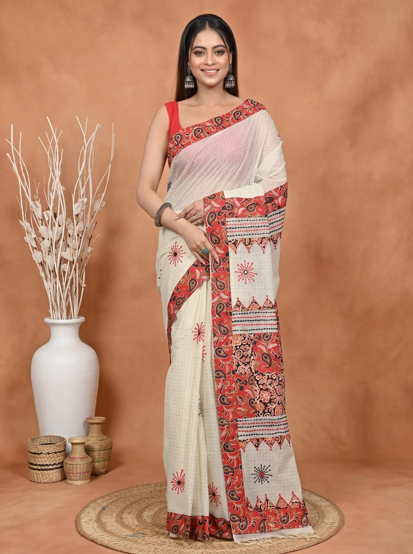 DipDiya Blended Cotton Red White  Aplika Mix Heritage of Bengali Applique Sarees