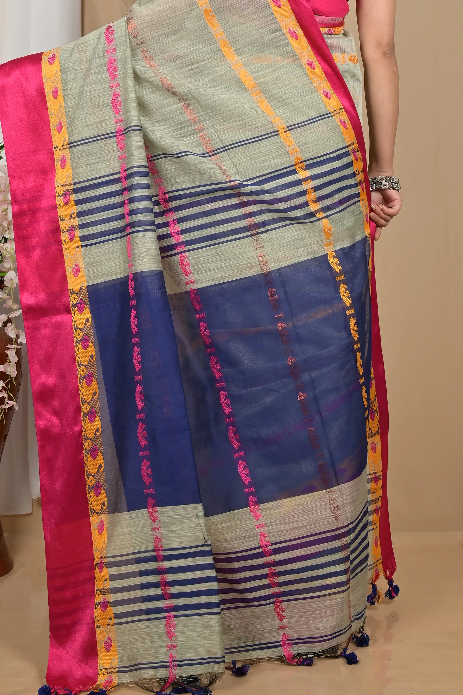 DipDiya Blended Cotton Sage Green Achsit Artisan Woven Handloom Sarees