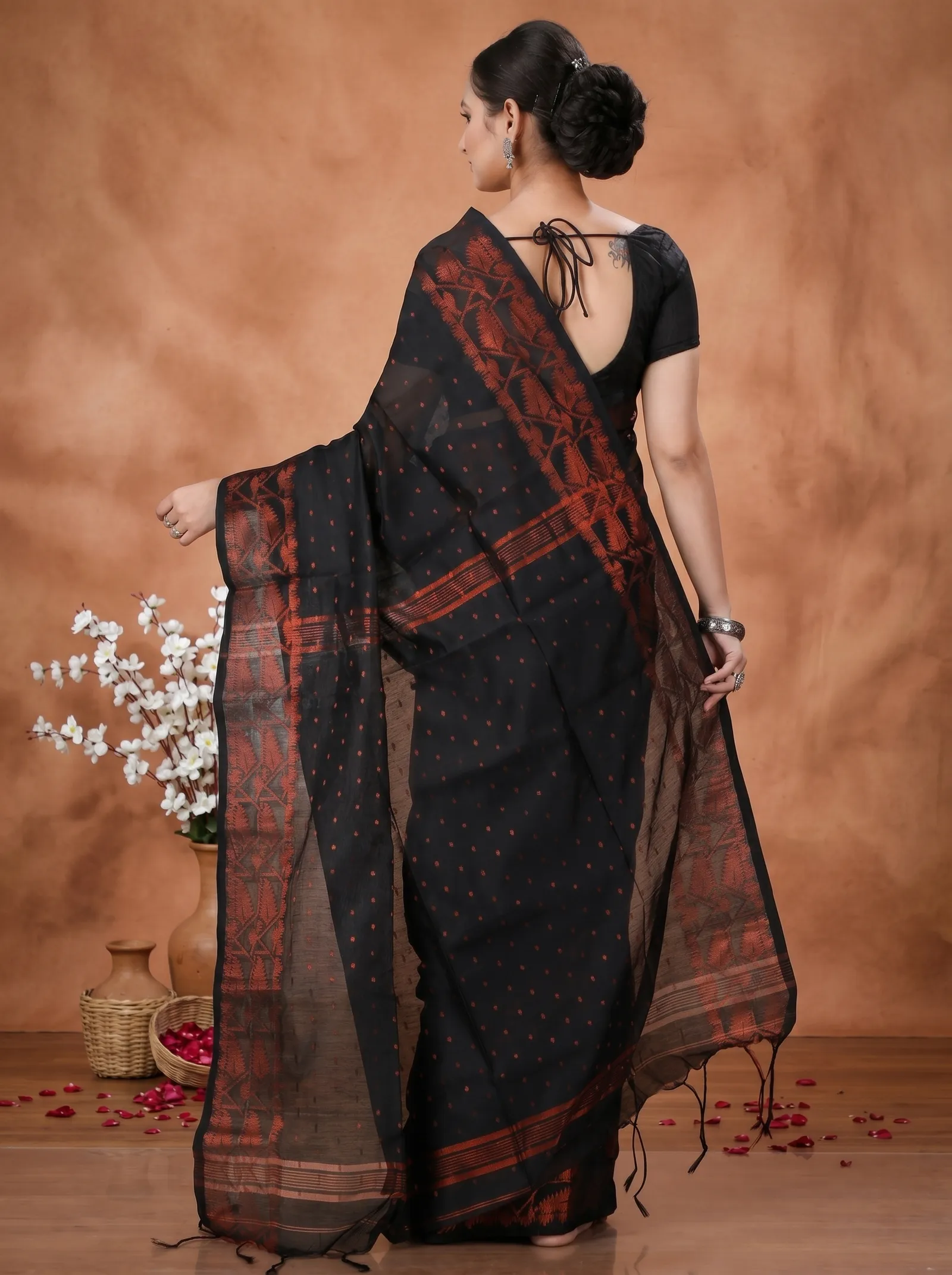 DipDiya Blended Cotton  Traditional Bengali Black Artisan Crafted Temo Handloom Saree