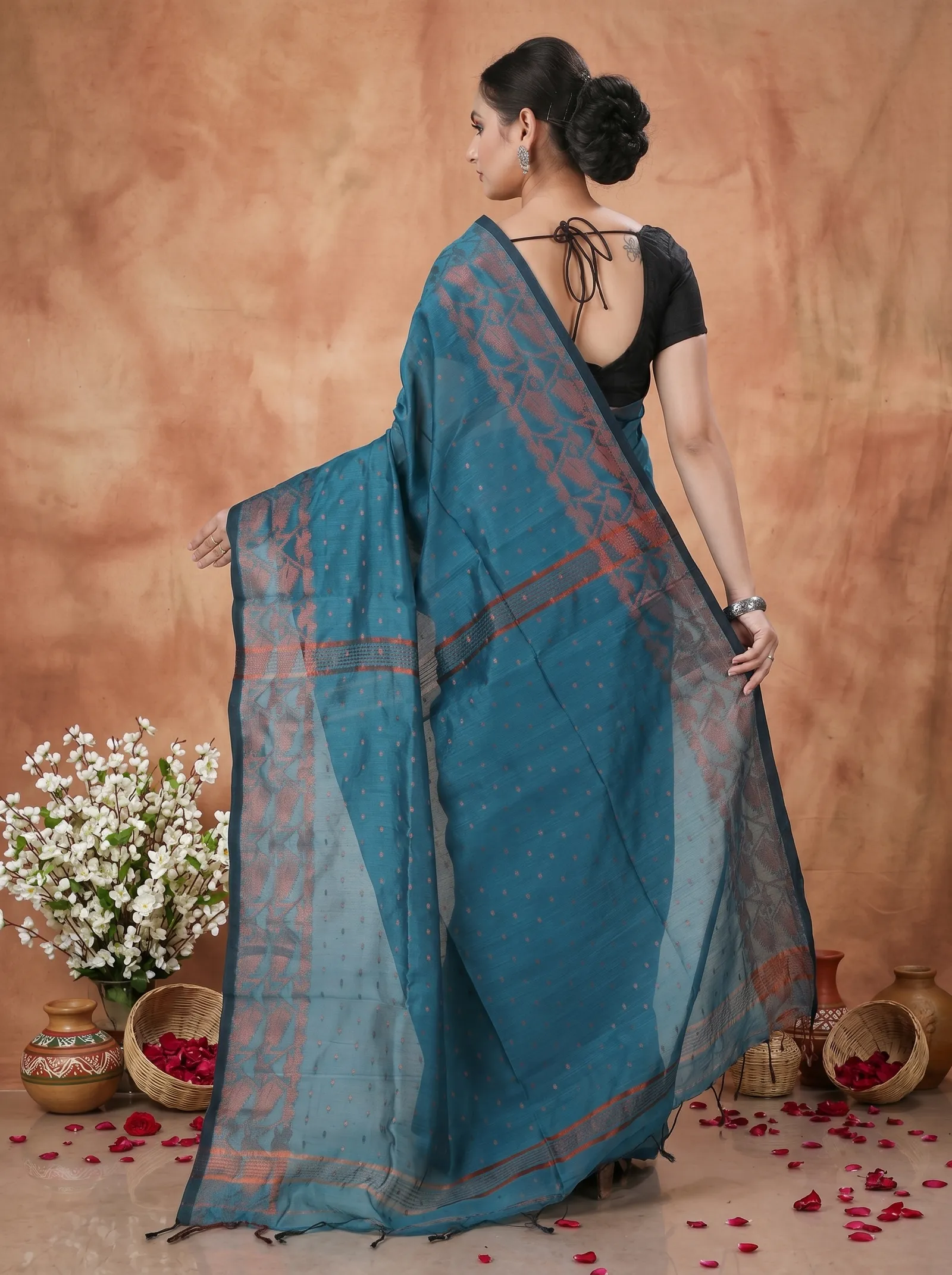 DipDiya Blended Cotton  Traditional Bengali Botel Green Artisan Crafted Temo Handloom Saree