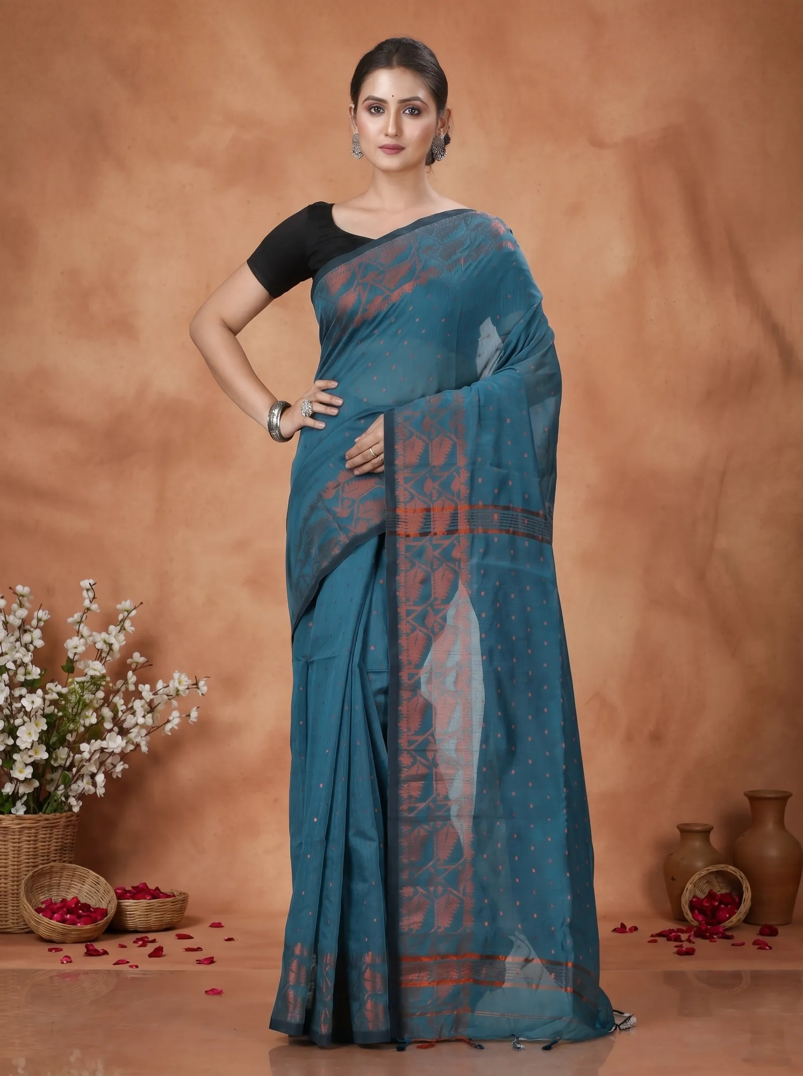 DipDiya Blended Cotton  Traditional Bengali Botel Green Artisan Crafted Temo Handloom Saree