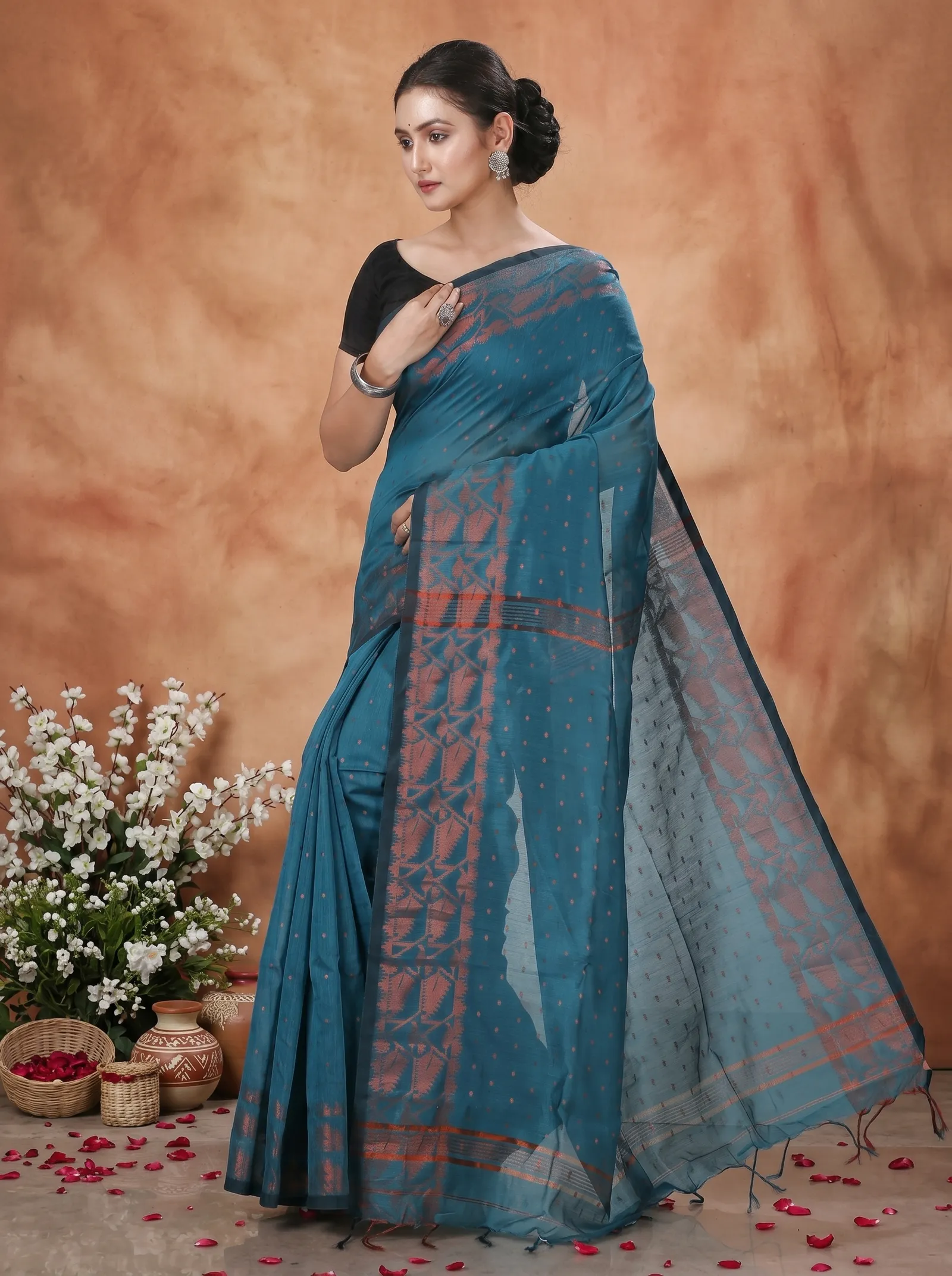 DipDiya Blended Cotton  Traditional Bengali Botel Green Artisan Crafted Temo Handloom Saree