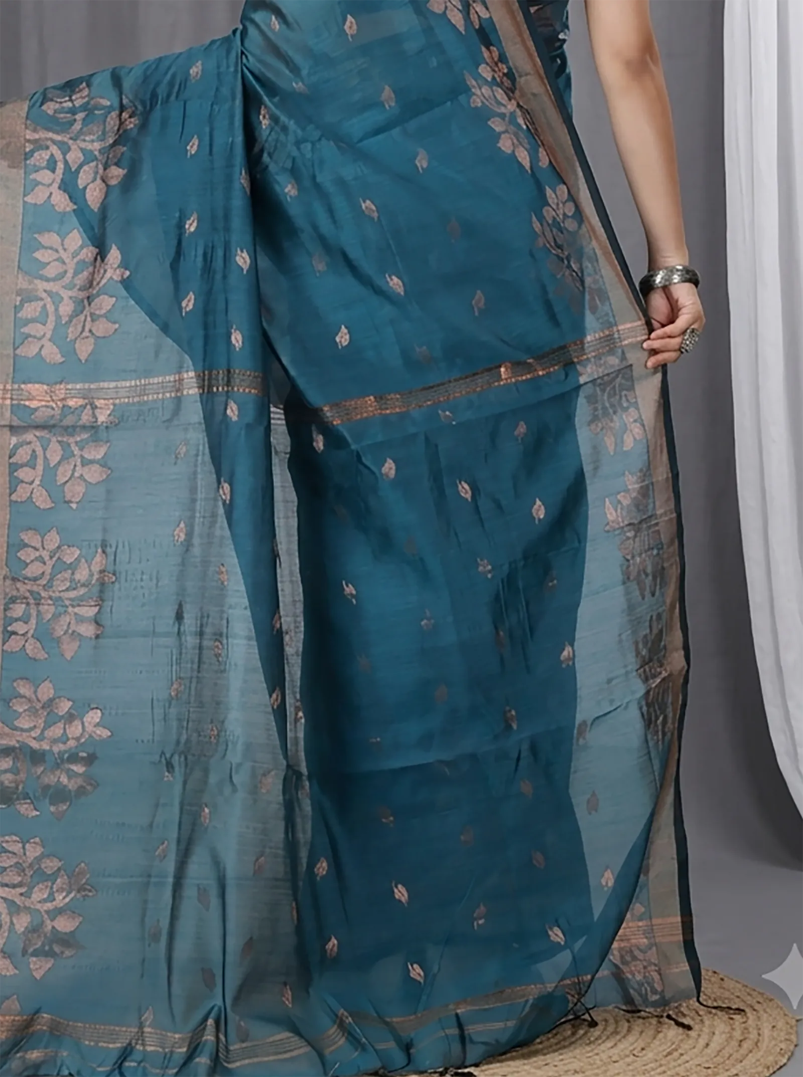 DipDiya Blended Cotton  Traditional Bengali Botel Green Artisan Crafted Tina Handloom Saree