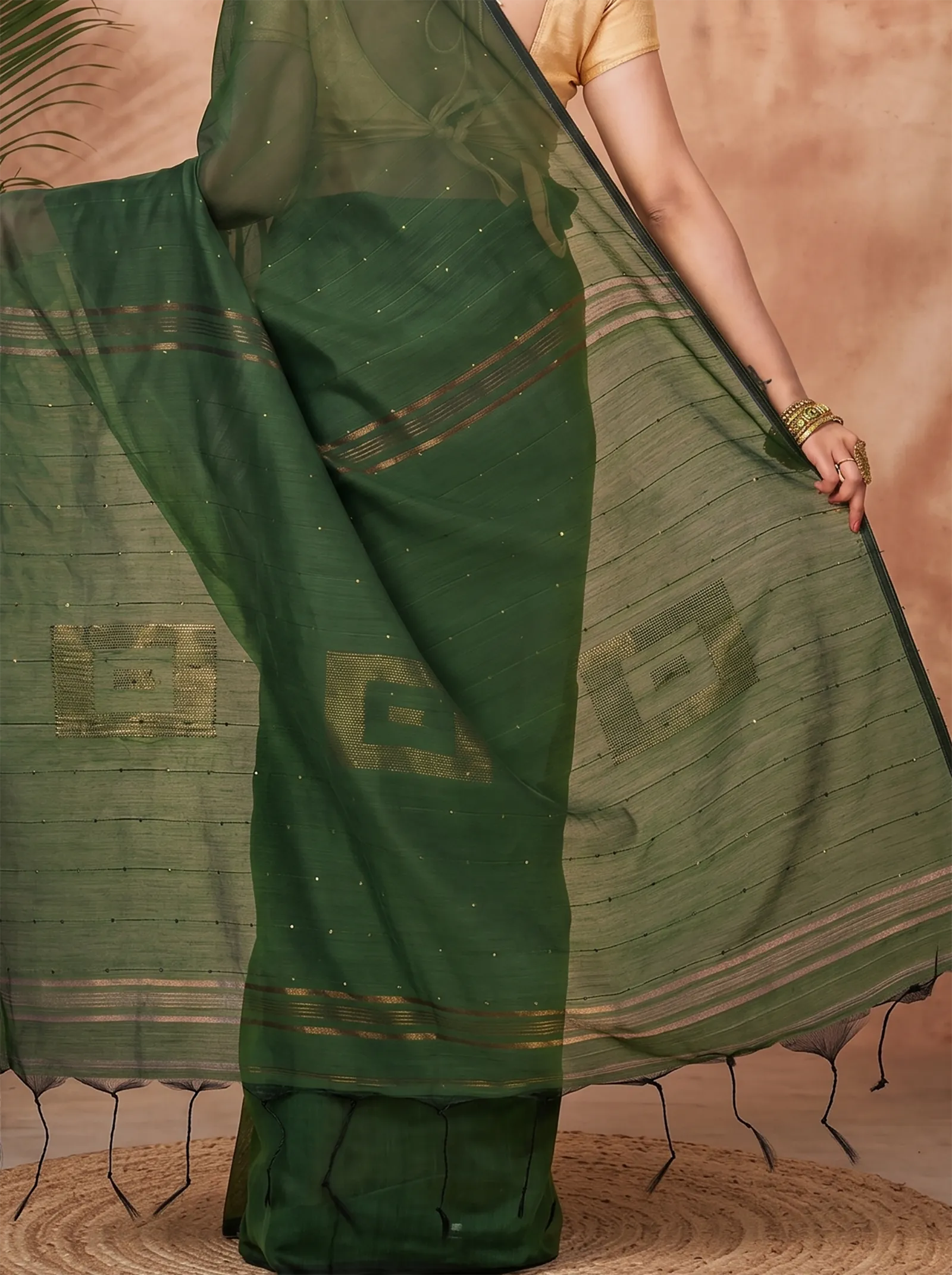 DipDiya Blended Cotton  Traditional Bengali Dark Green Artisan Crafted Sequence Handloom Saree