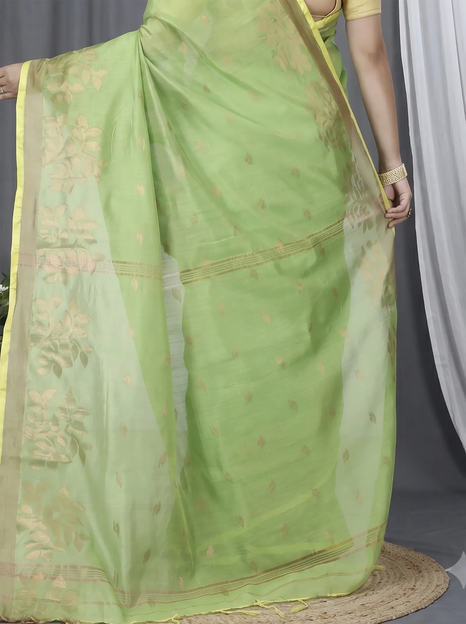 DipDiya Blended Cotton  Traditional Bengali Green Artisan Crafted Tina Handloom Saree