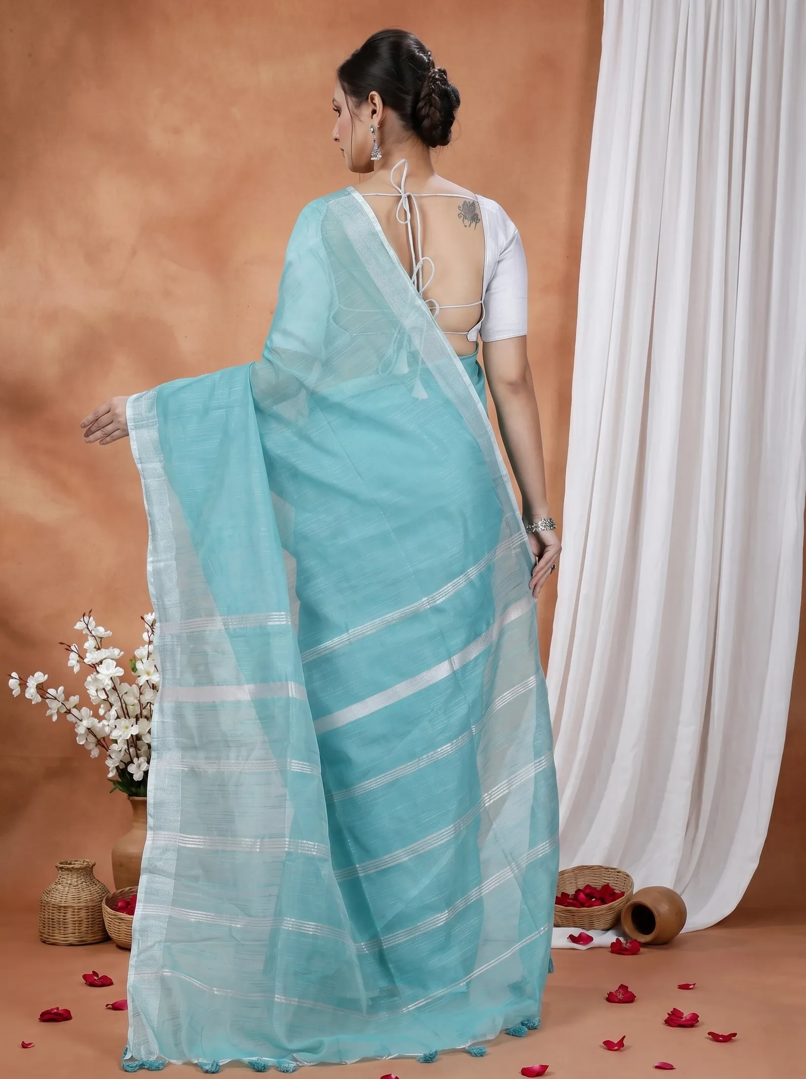 DipDiya Blended Cotton  Traditional Bengali Green Artisan Crafted Toshini Handloom Saree