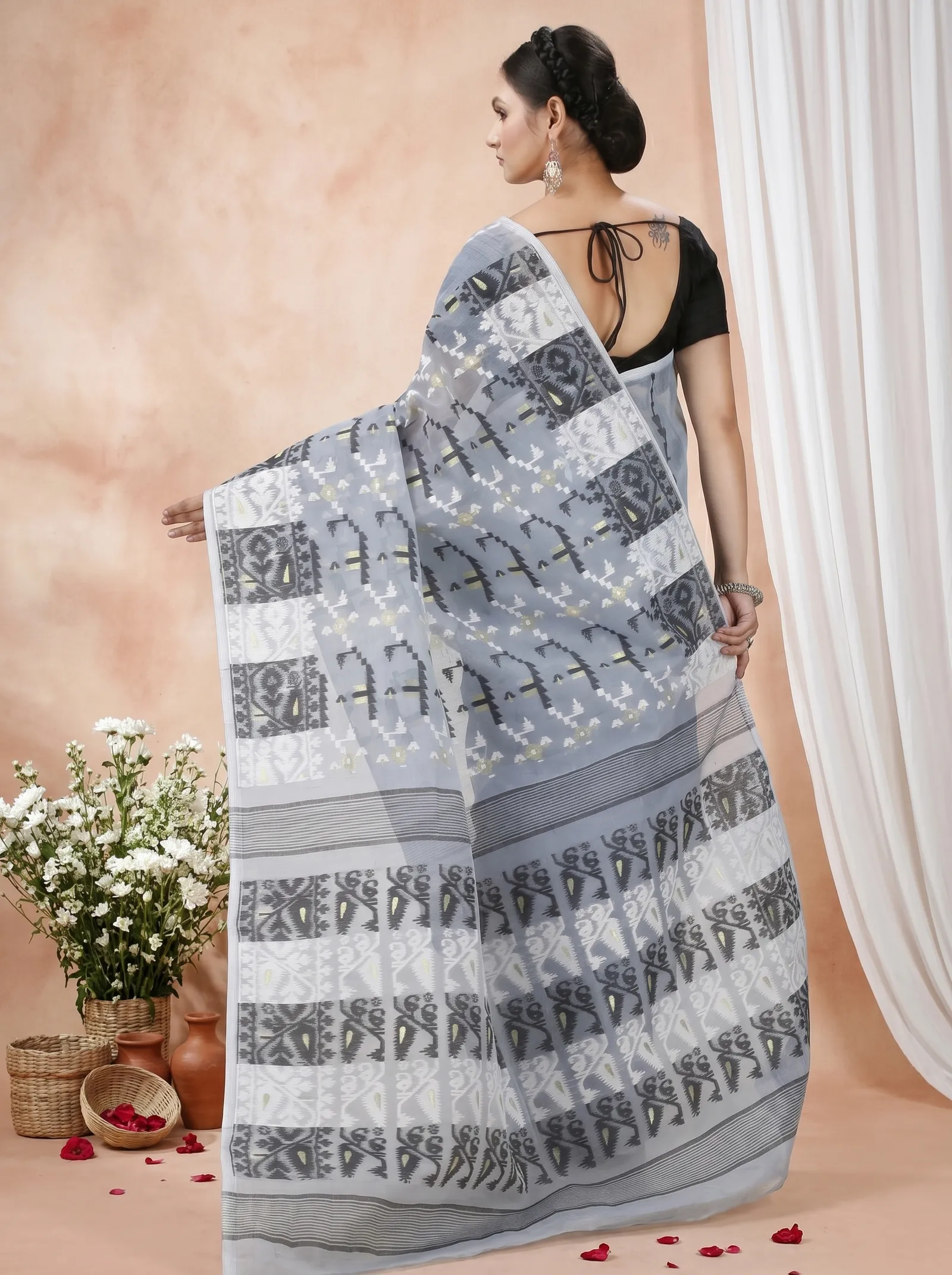 DipDiya Blended Cotton  Traditional Bengali Grey Artisan Crafted Jaya Jamdani Saree