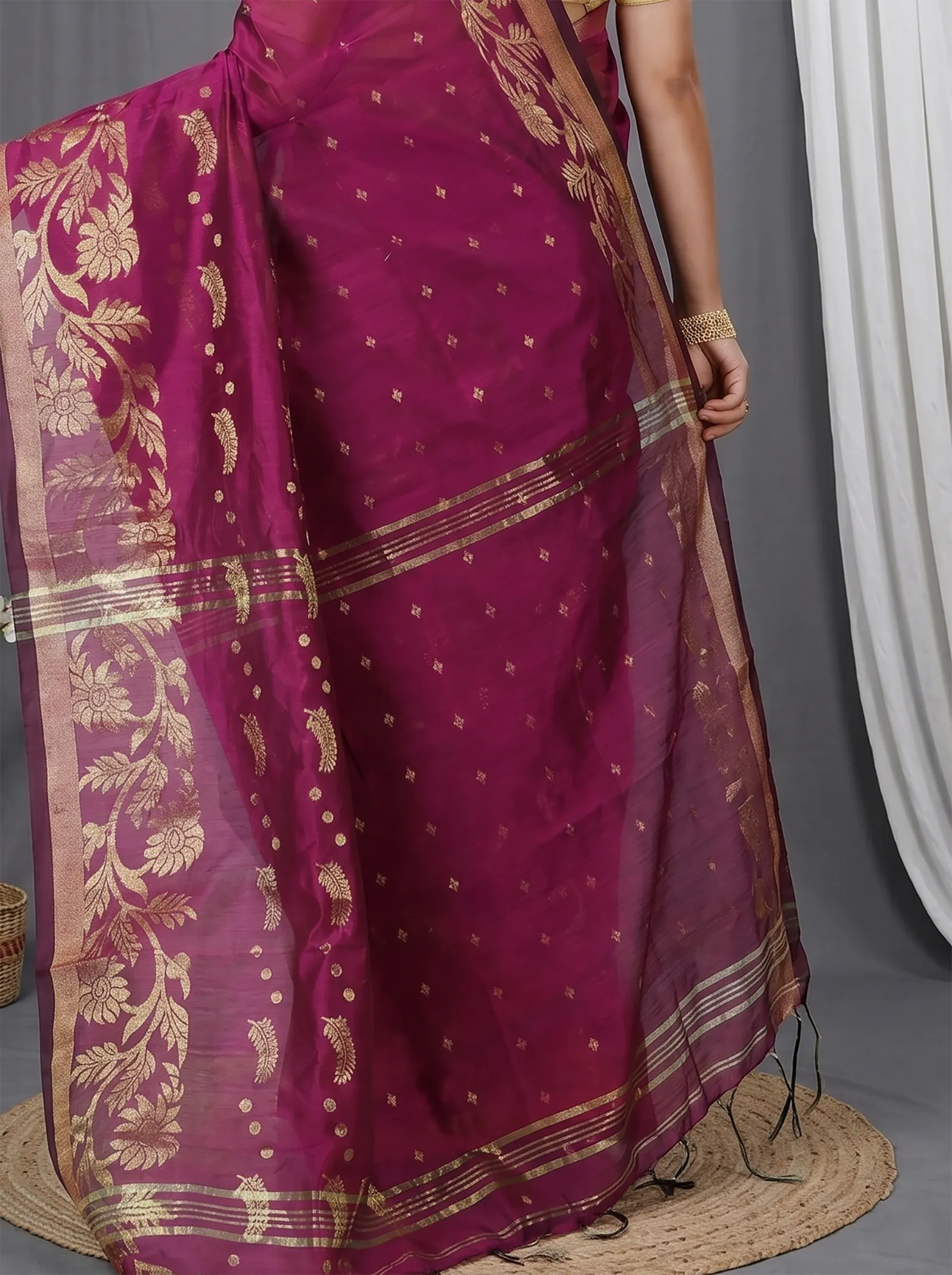 DipDiya Blended Cotton  Traditional Bengali Maroon Artisan Crafted Turik Handloom Saree