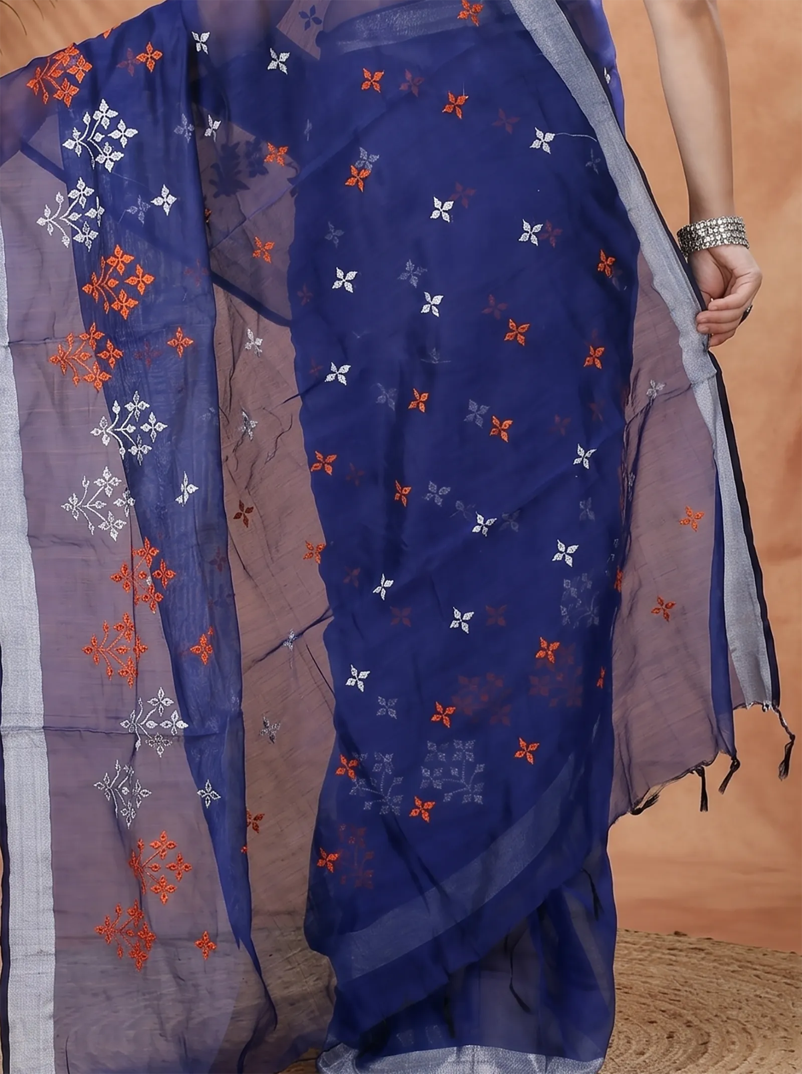 DipDiya Blended Cotton  Traditional Bengali Naby Blue Artisan Crafted Tamasi Handloom Saree