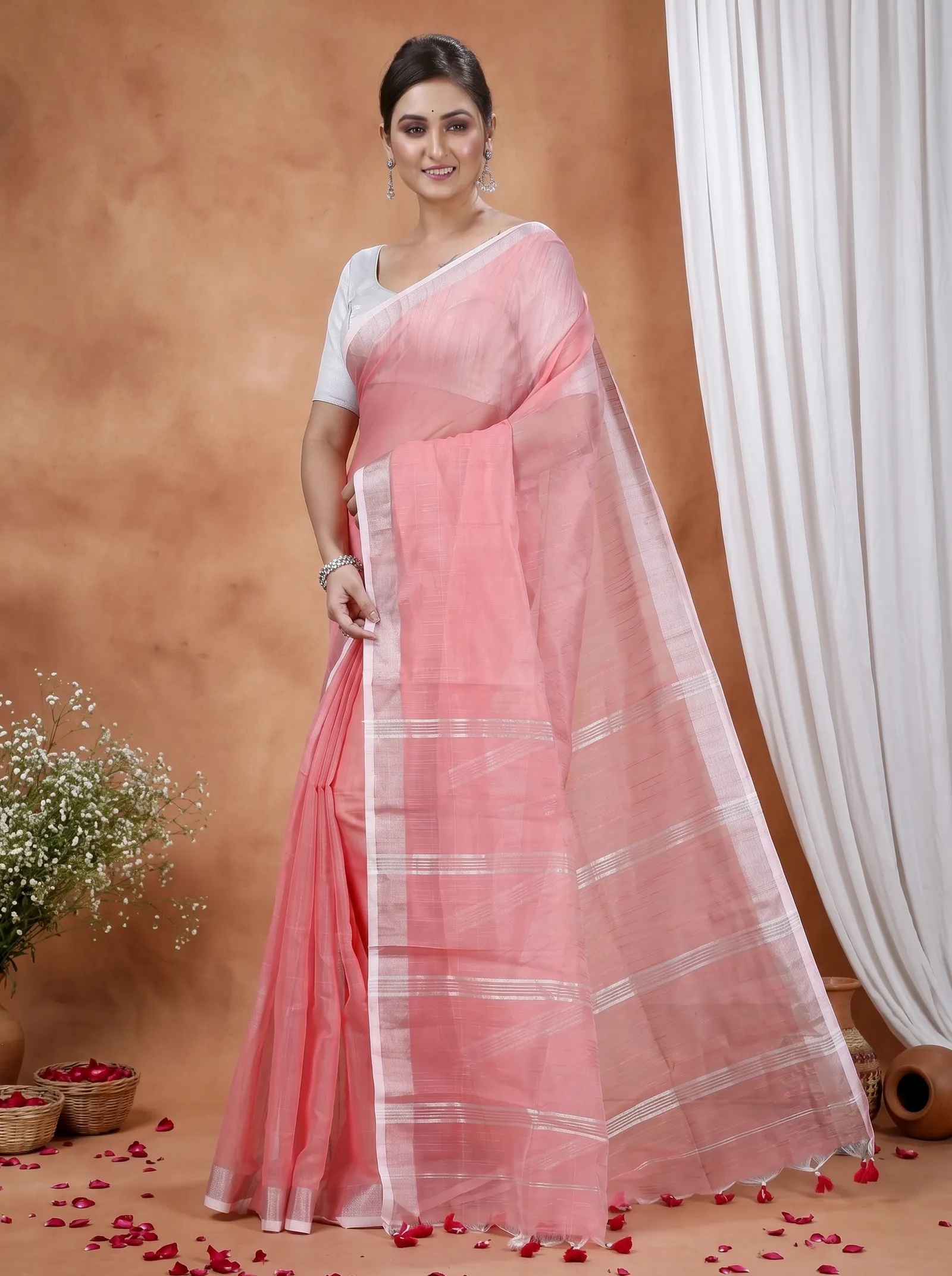DipDiya Blended Cotton  Traditional Bengali Pitch Artisan Crafted Toshini Handloom Saree