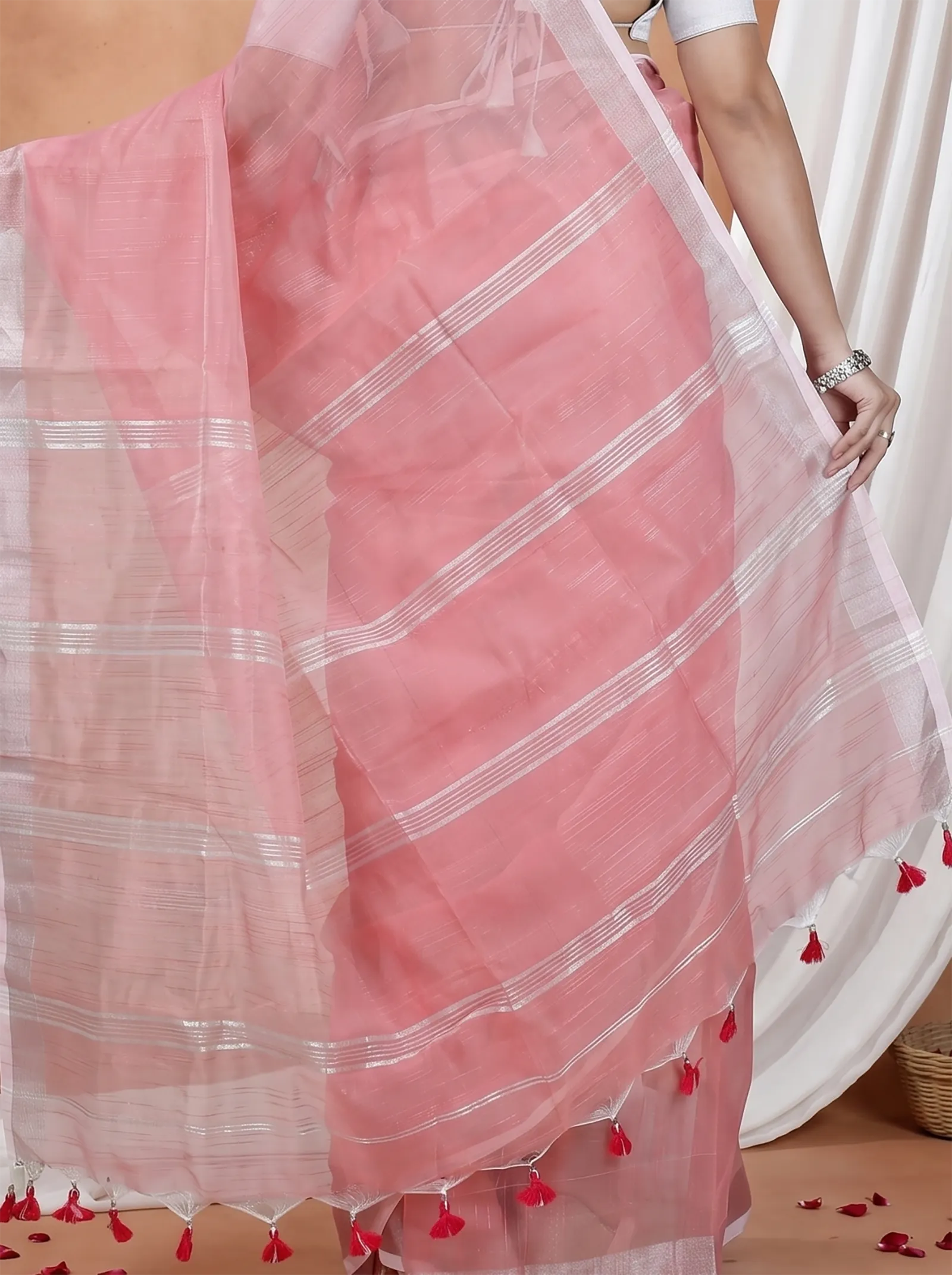 DipDiya Blended Cotton  Traditional Bengali Pitch Artisan Crafted Toshini Handloom Saree