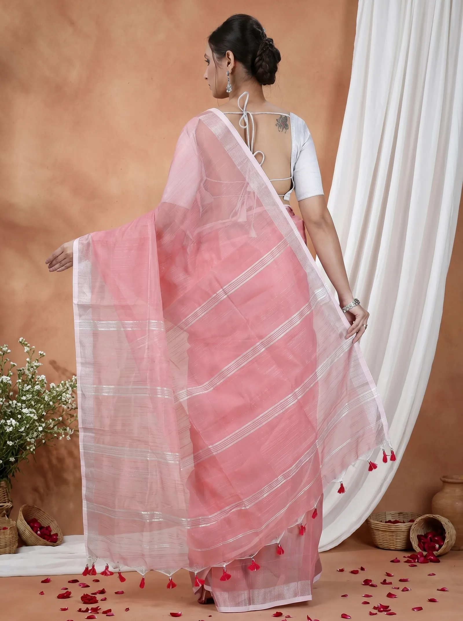 DipDiya Blended Cotton  Traditional Bengali Pitch Artisan Crafted Toshini Handloom Saree