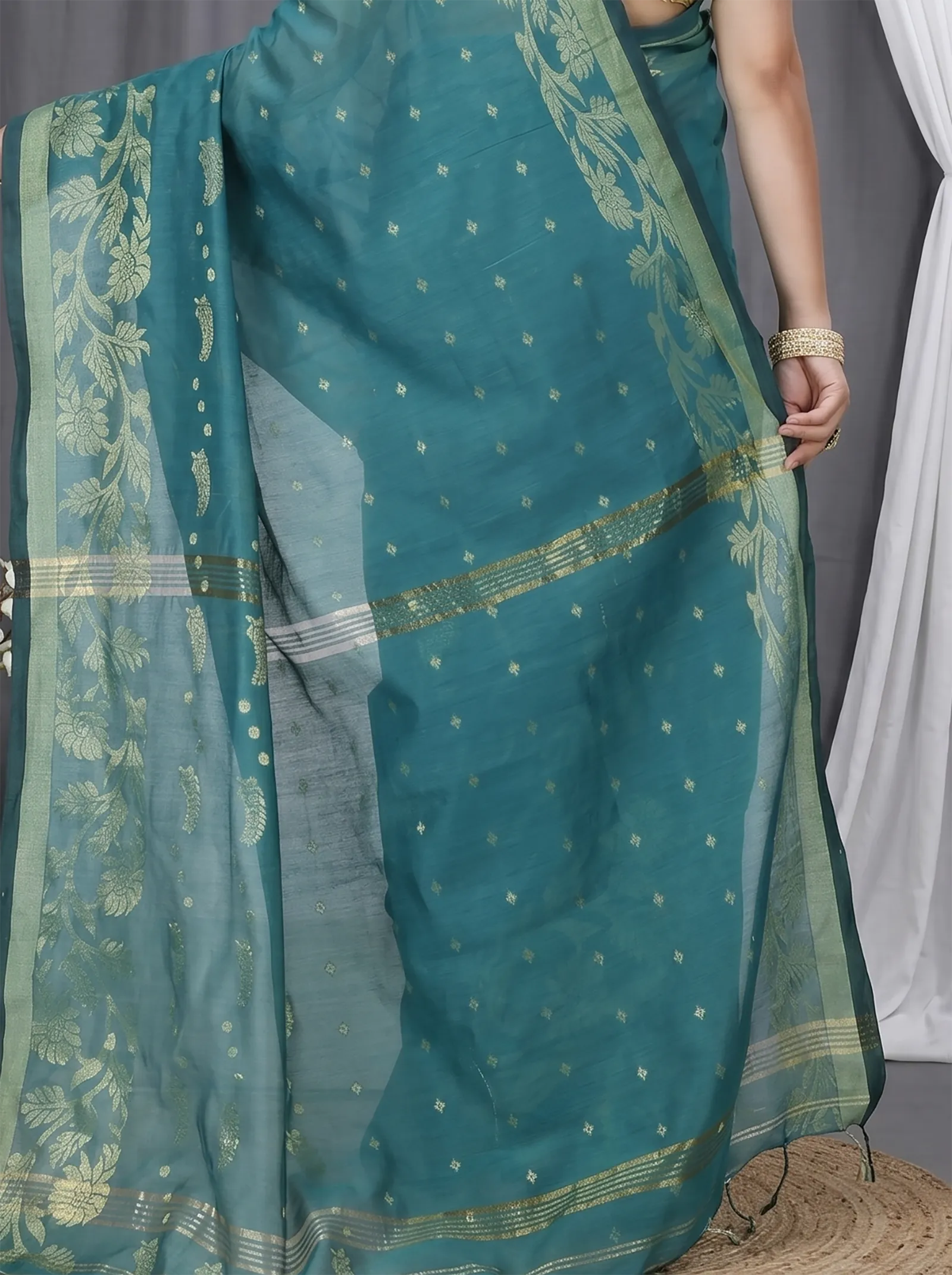 DipDiya Blended Cotton  Traditional Bengali See Green Artisan Crafted Turik Handloom Saree
