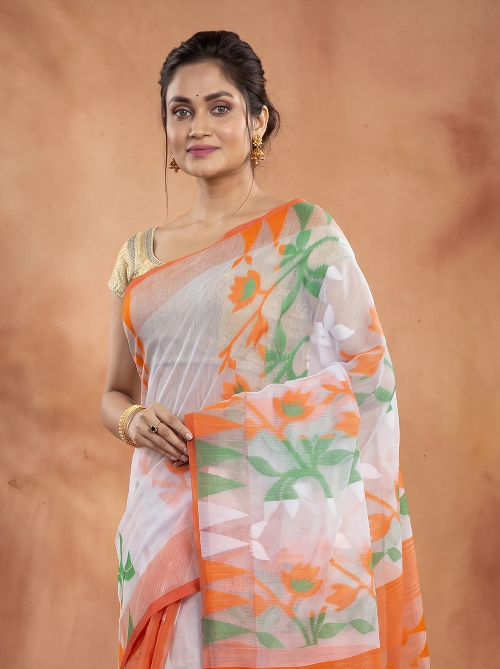 DipDiya Blended Cotton  Traditional Bengali White Orange Artisan Crafted Moha Jamdani Jamdani Saree