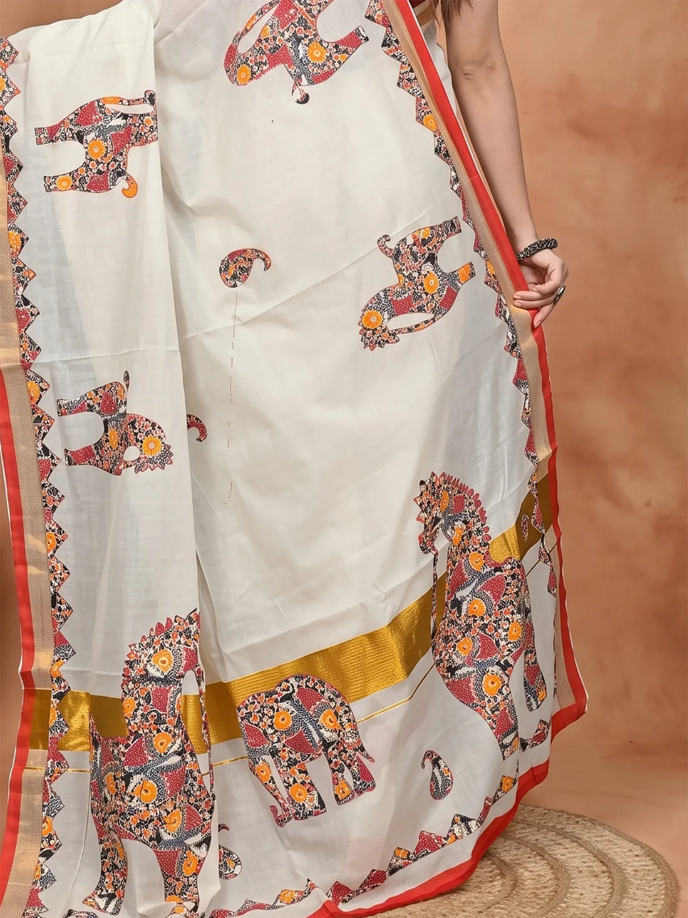 DipDiya Blended Cotton White and Red Aplika Mix Heritage of Bengali Applique Sarees
