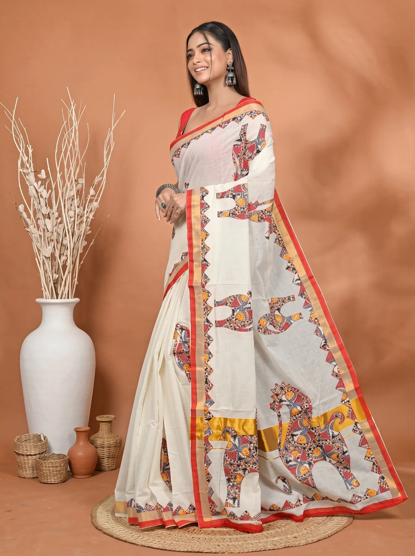 DipDiya Blended Cotton White and Red Aplika Mix Heritage of Bengali Applique Sarees