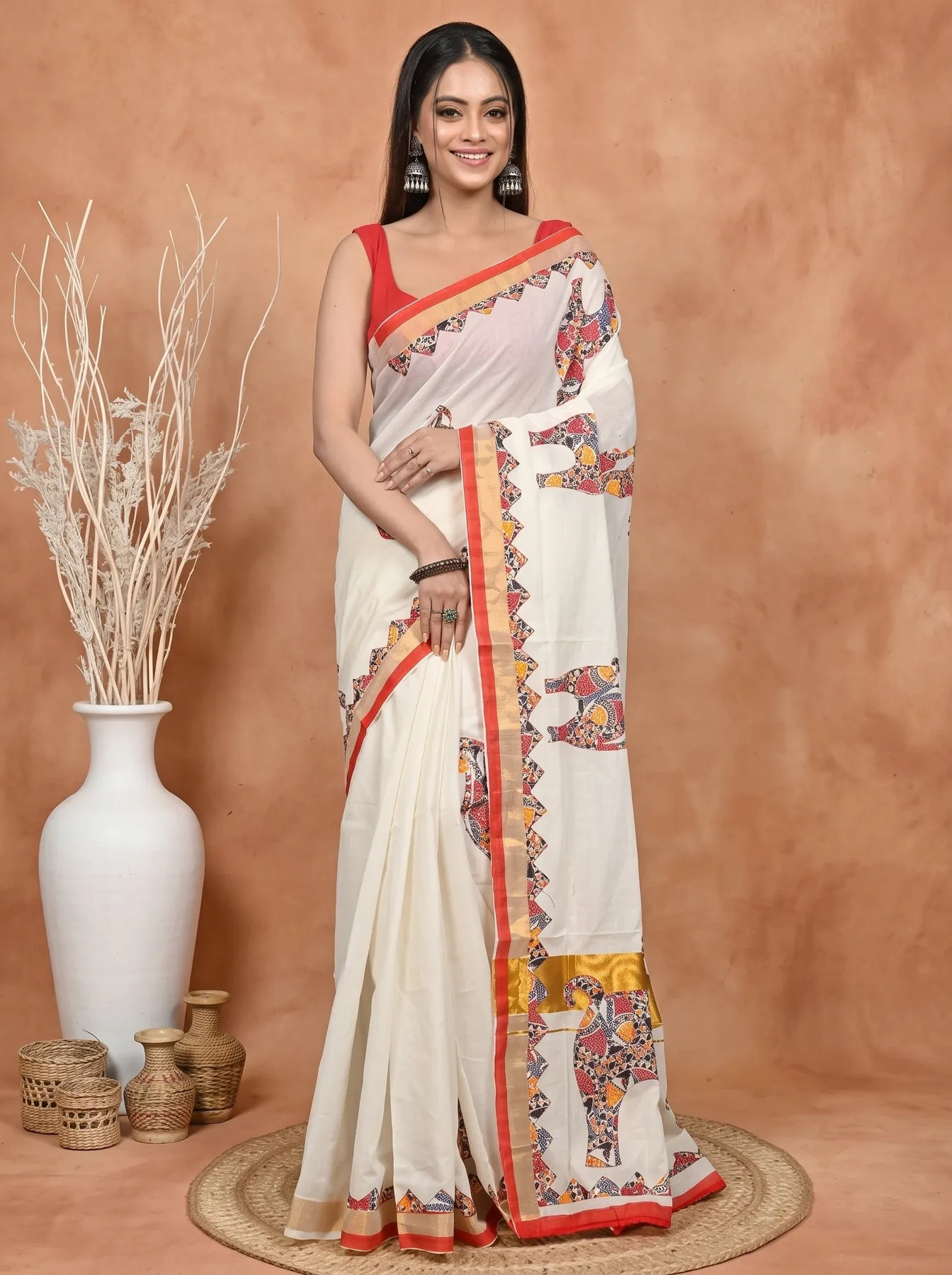 DipDiya Blended Cotton White and Red Aplika Mix Heritage of Bengali Applique Sarees