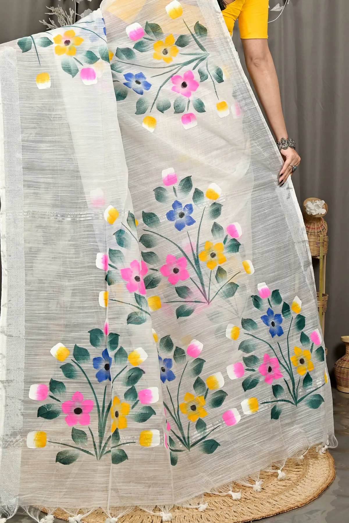 DipDiya Blended Cotton White Anito Heritage Elegance Hand Painted Sarees