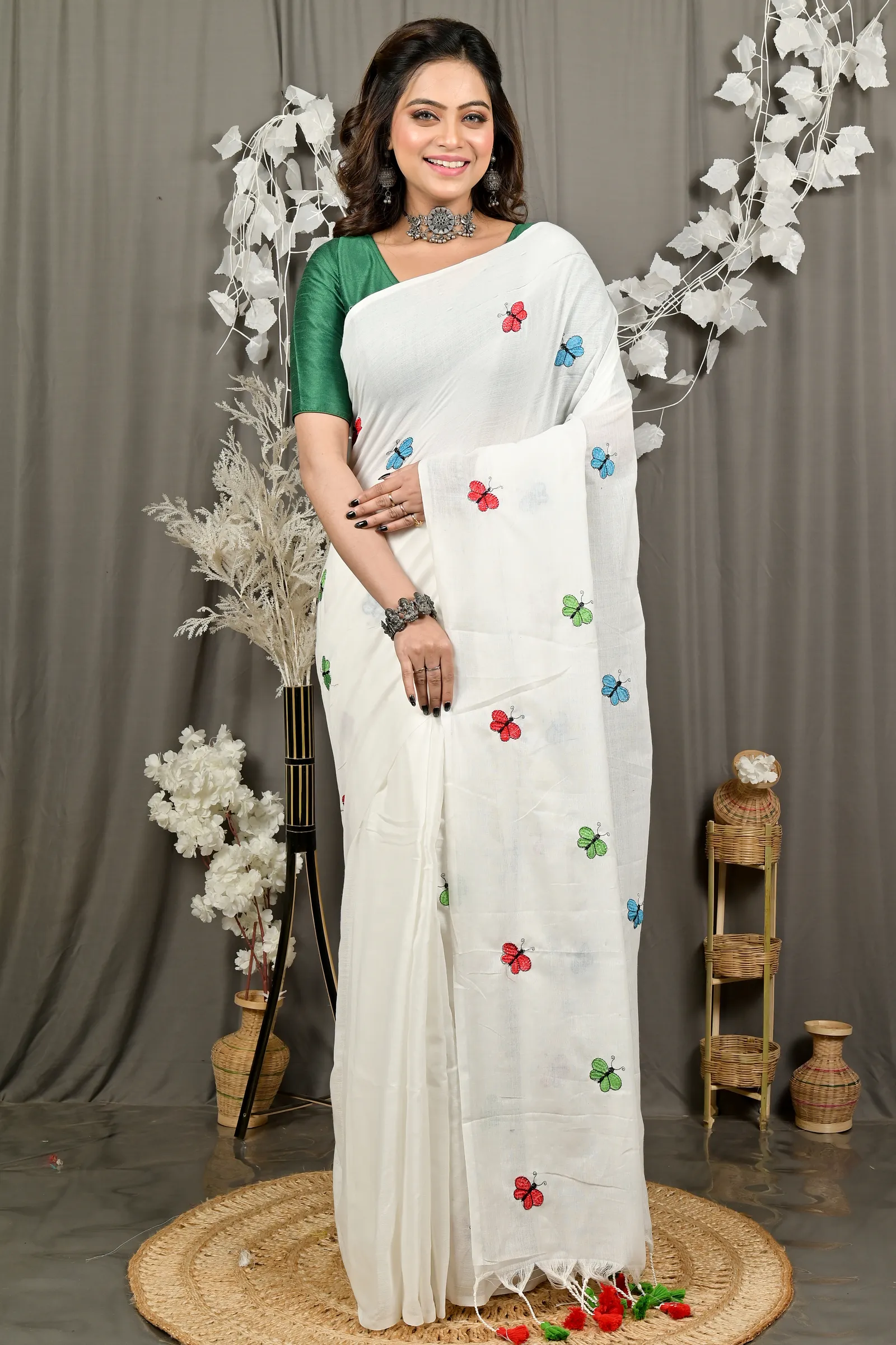 DipDiya Blended Cotton White Foyeli Pure Bengali Grace Embroidery Handloom sarees