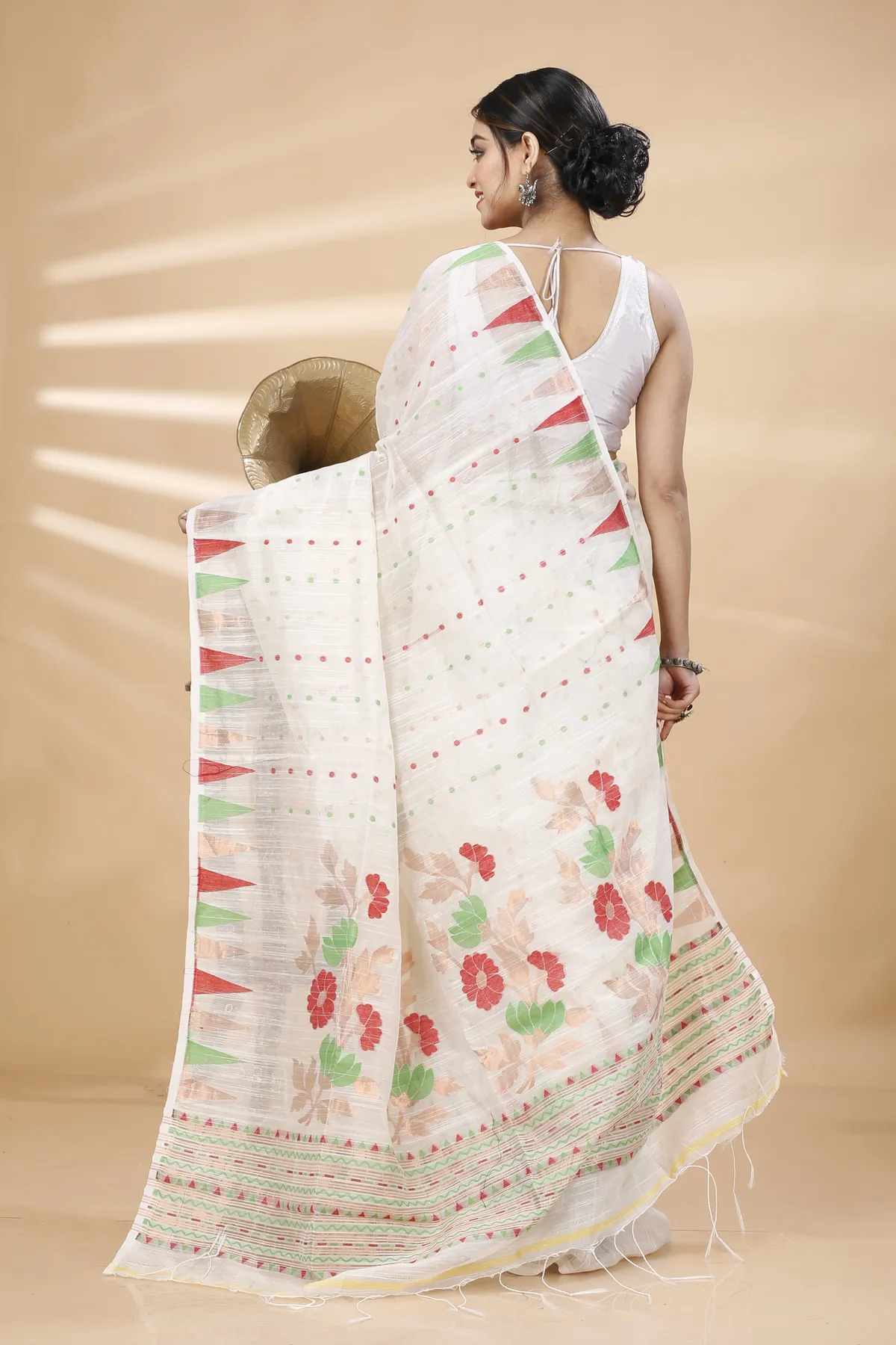DipDiya Blended Cotton White Pilu The Bengali Classic Handloom Sarees