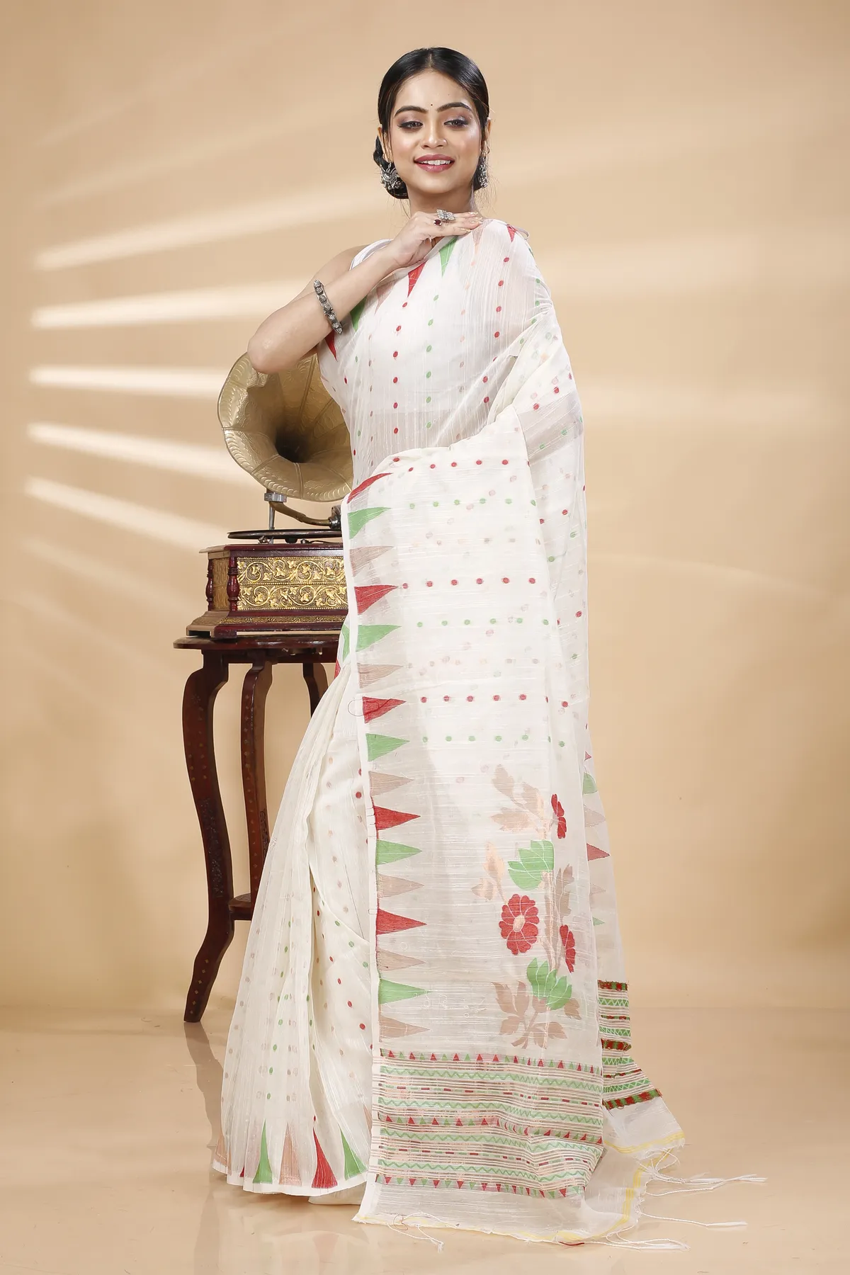 DipDiya Blended Cotton White Pilu The Bengali Classic Handloom Sarees
