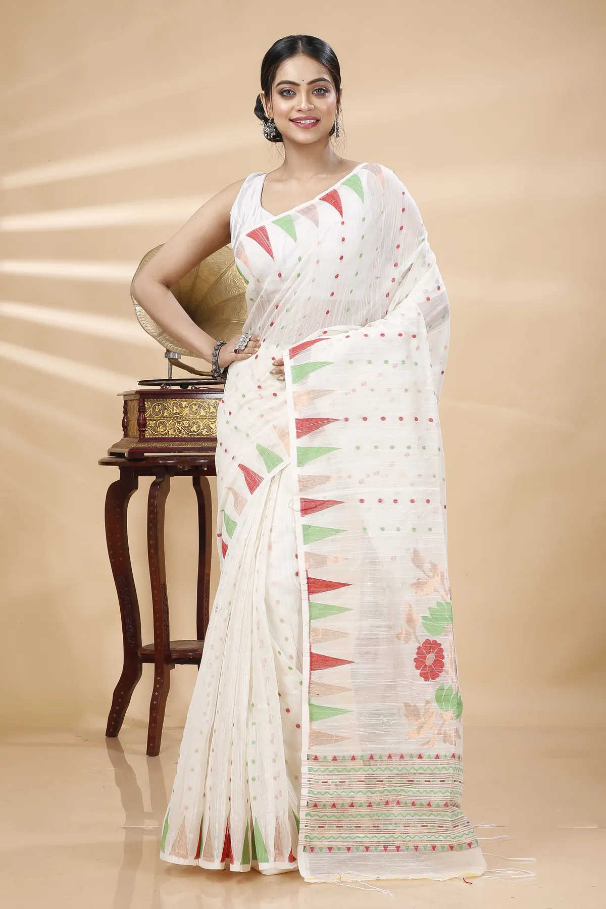 DipDiya Blended Cotton White Pilu The Bengali Classic Handloom Sarees
