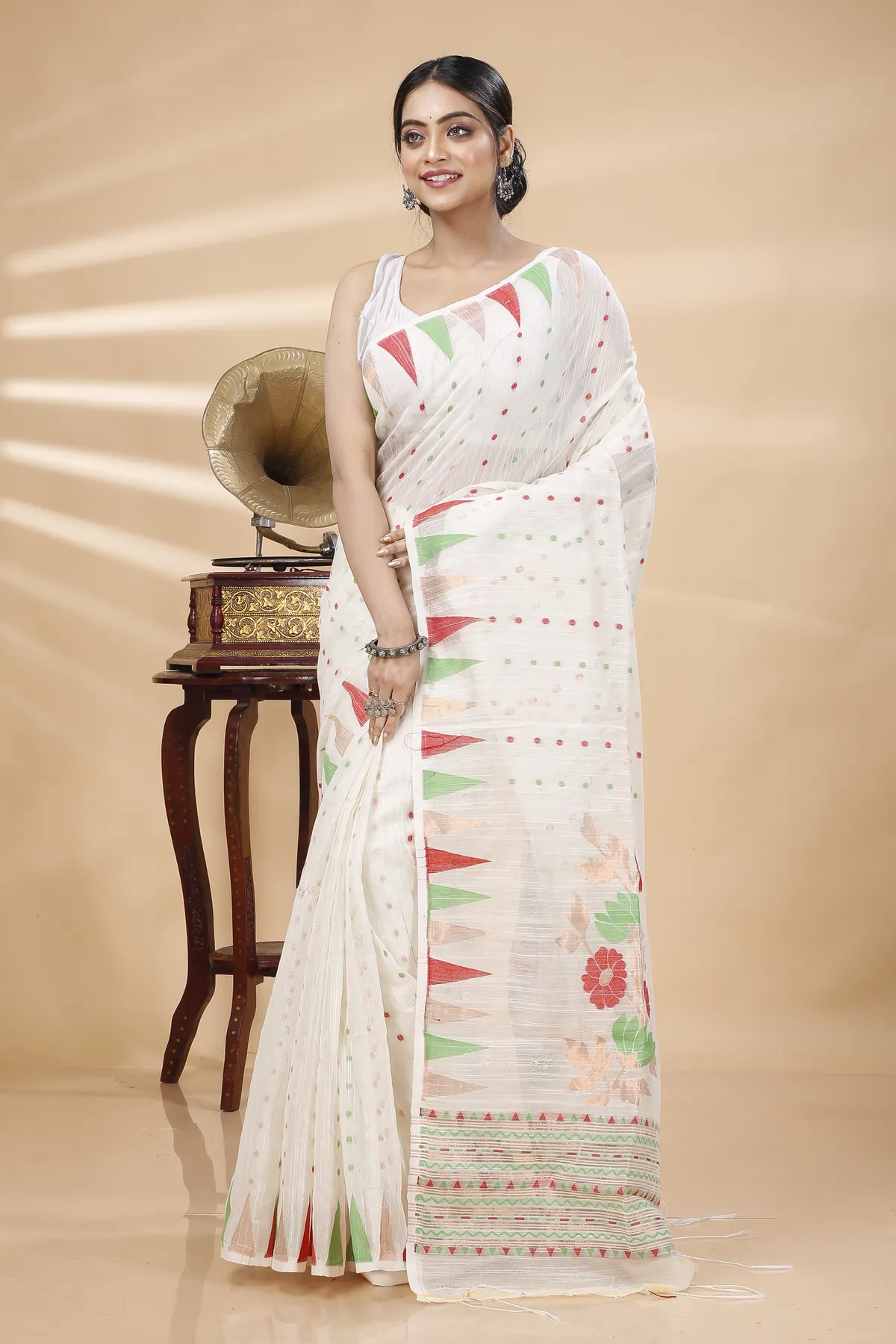 DipDiya Blended Cotton White Pilu The Bengali Classic Handloom Sarees