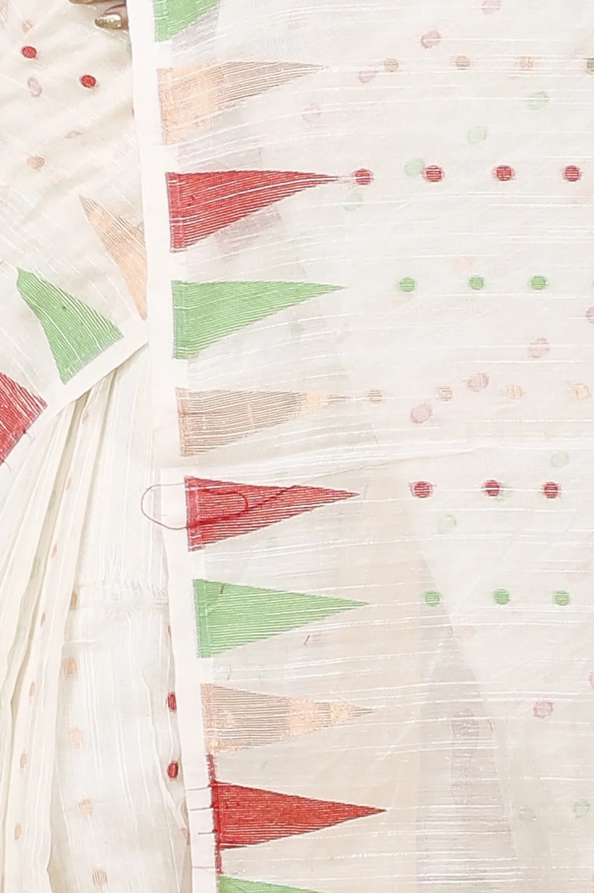 DipDiya Blended Cotton White Pilu The Bengali Classic Handloom Sarees
