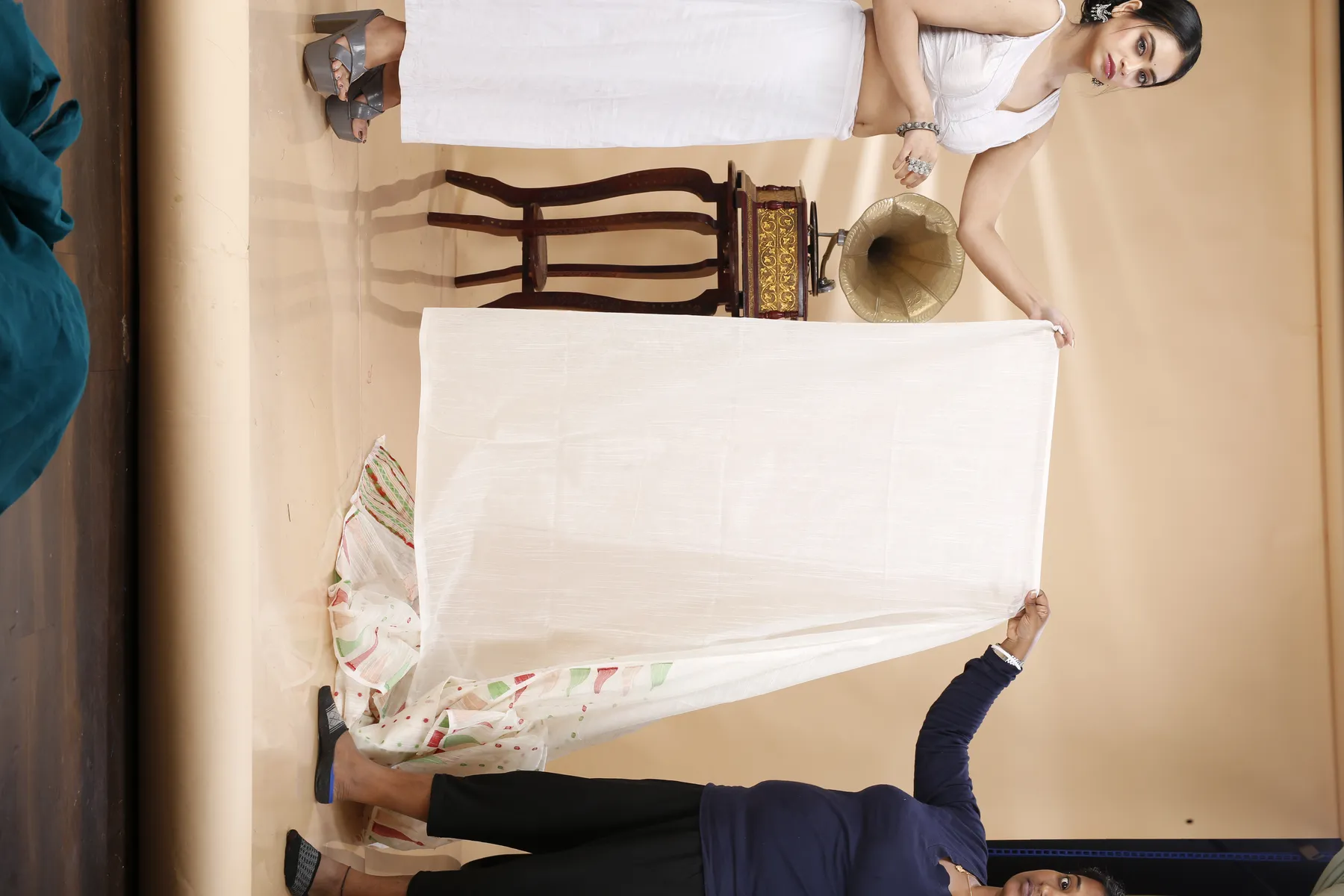 DipDiya Blended Cotton White Pilu The Bengali Classic Handloom Sarees