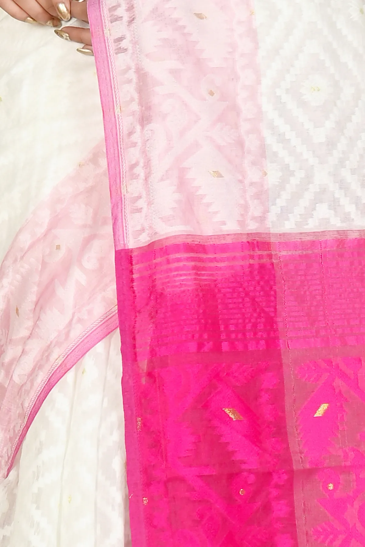 DipDiya Blended Cotton White Purple Krokai Bengal’s Tradition Jamdani Sarees