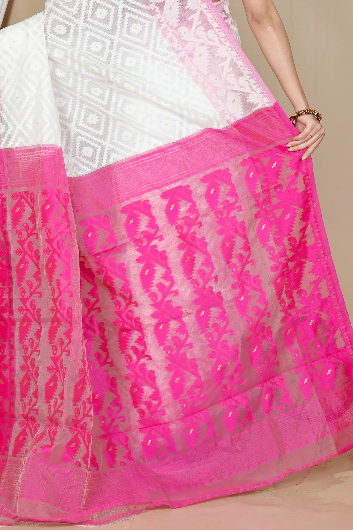 DipDiya Blended Cotton White Purple Krokai Bengal’s Tradition Jamdani Sarees