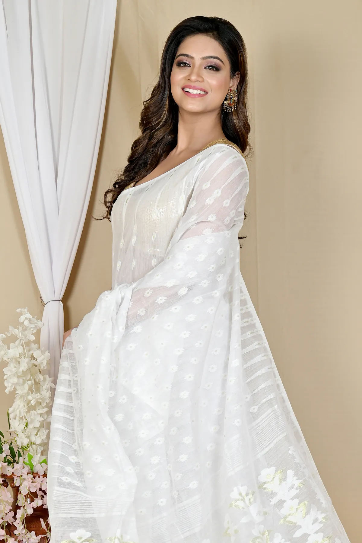 DipDiya Blended Cotton White Rapial The Bengali Classic Jamdani Sarees