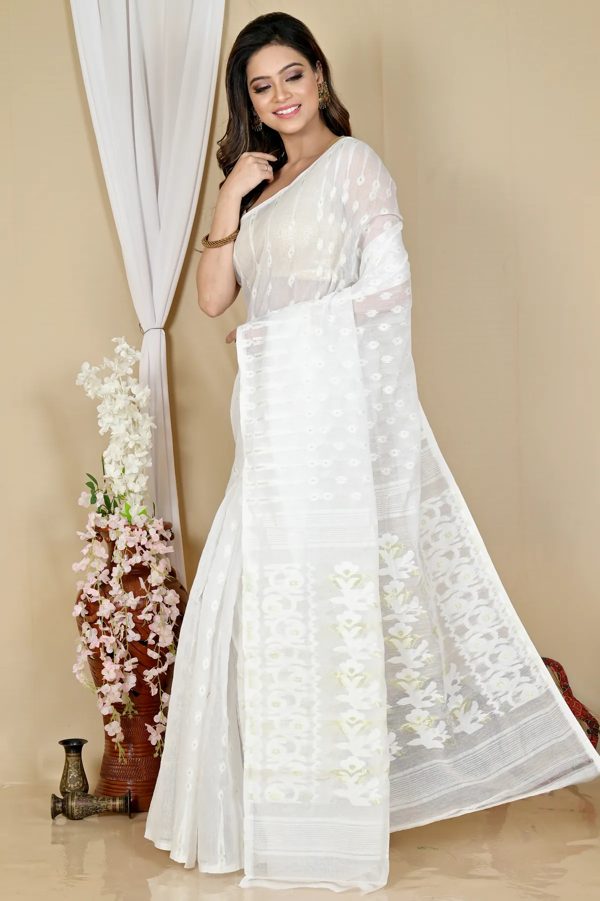 DipDiya Blended Cotton White Rapial The Bengali Classic Jamdani Sarees