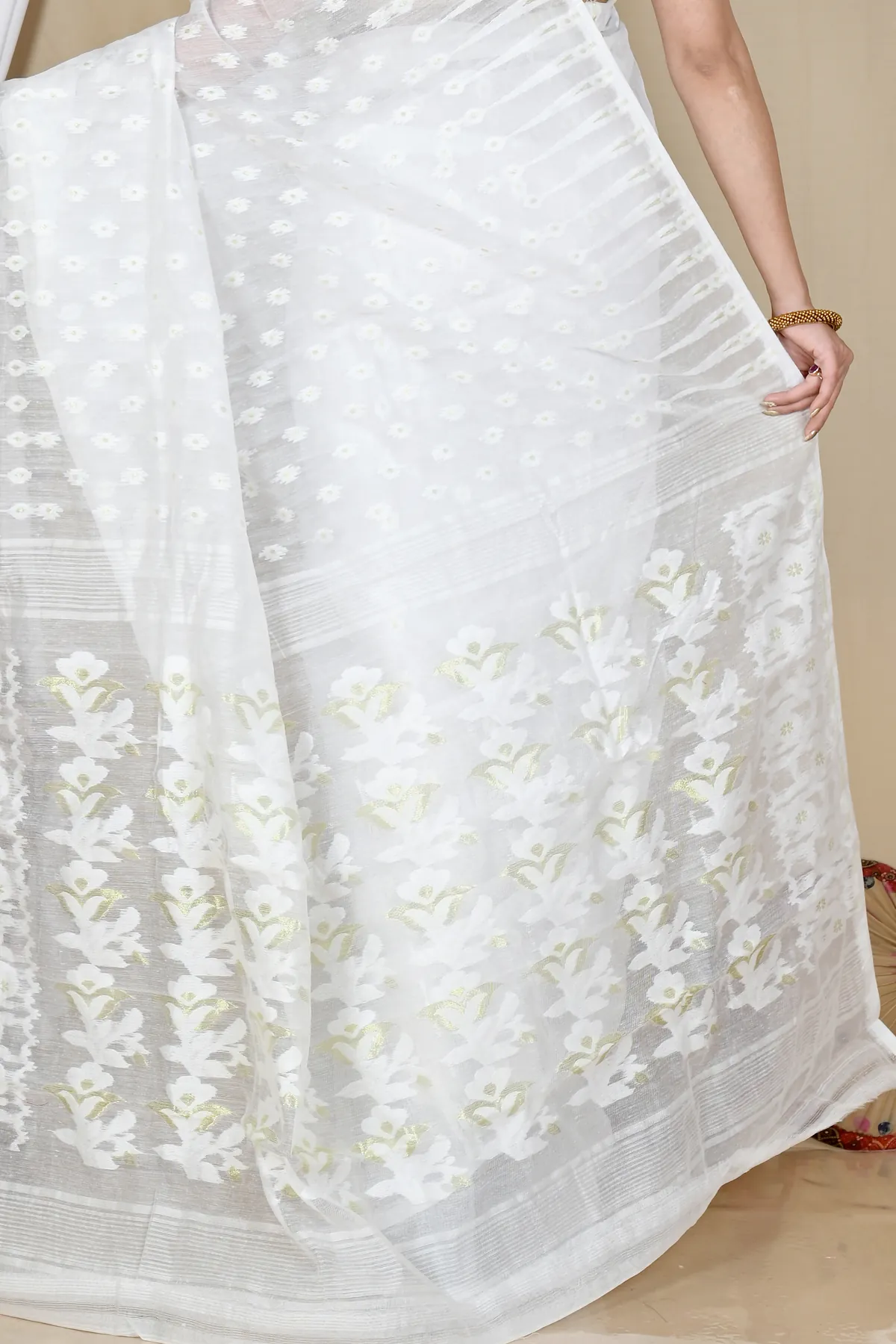 DipDiya Blended Cotton White Rapial The Bengali Classic Jamdani Sarees