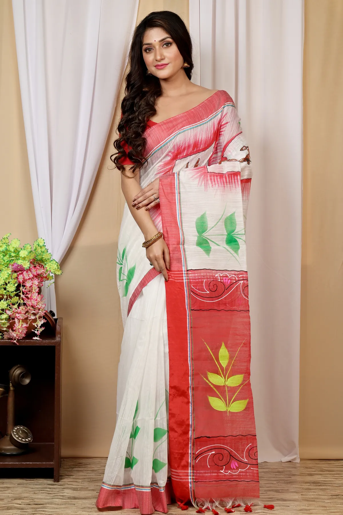 DipDiya Blended Cotton White Red Albela The Bengali Classic Hand Painted Sarees