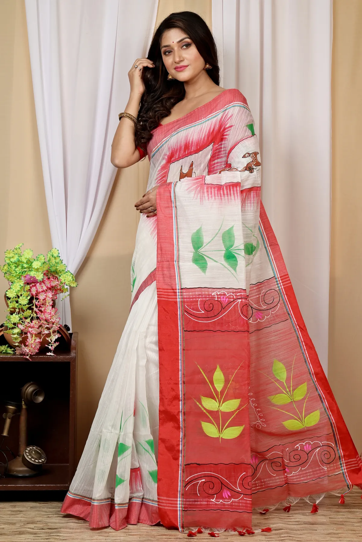 DipDiya Blended Cotton White Red Albela The Bengali Classic Hand Painted Sarees