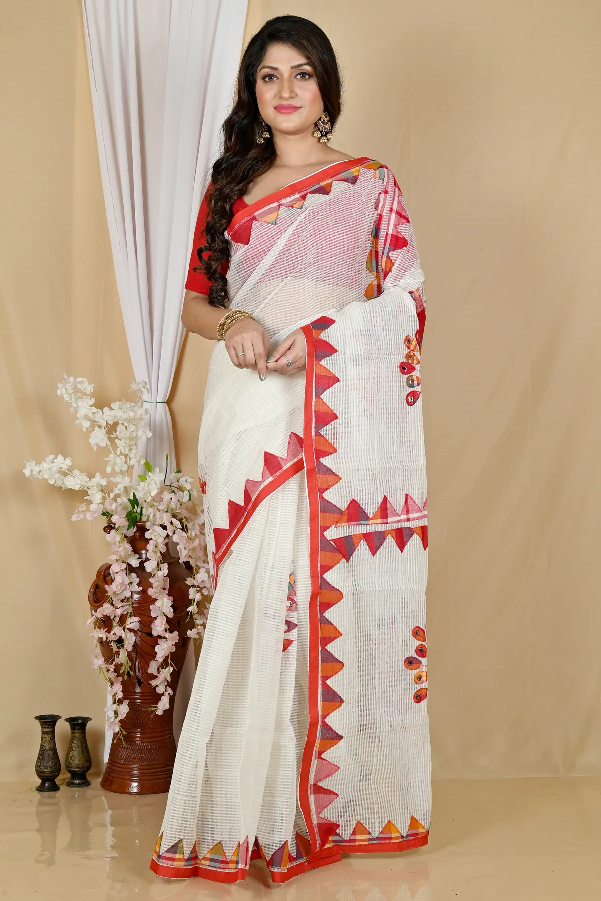 DipDiya Blended Cotton White Red Aplika Mix A Legacy Woven Applique Sarees