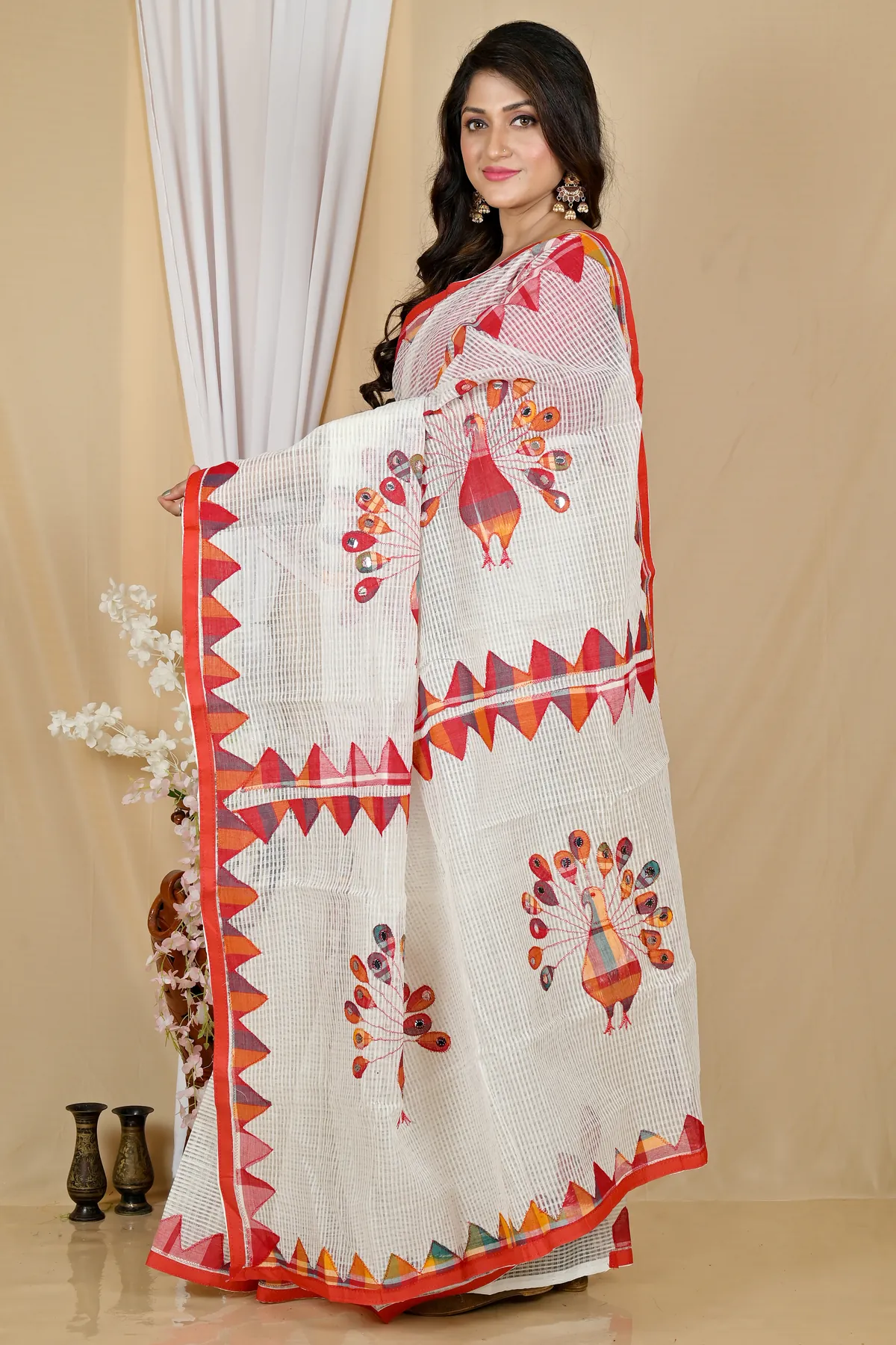 DipDiya Blended Cotton White Red Aplika Mix A Legacy Woven Applique Sarees