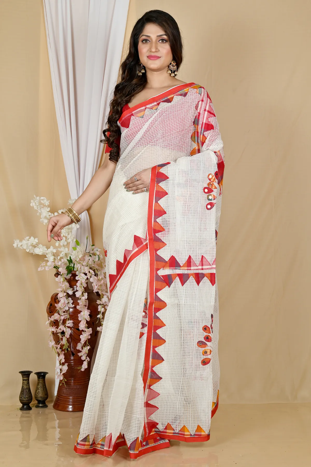 DipDiya Blended Cotton White Red Aplika Mix A Legacy Woven Applique Sarees