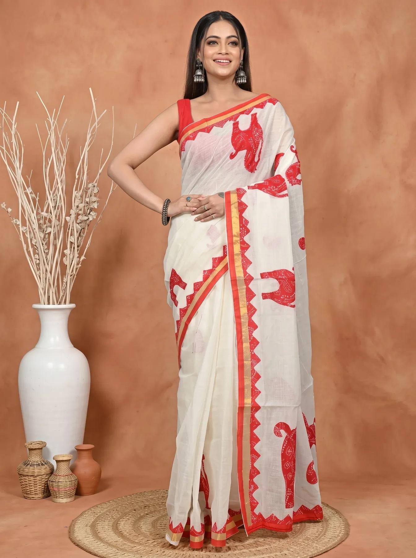 DipDiya Blended Cotton White Red Aplika Mix Heritage of Bengali Applique Sarees