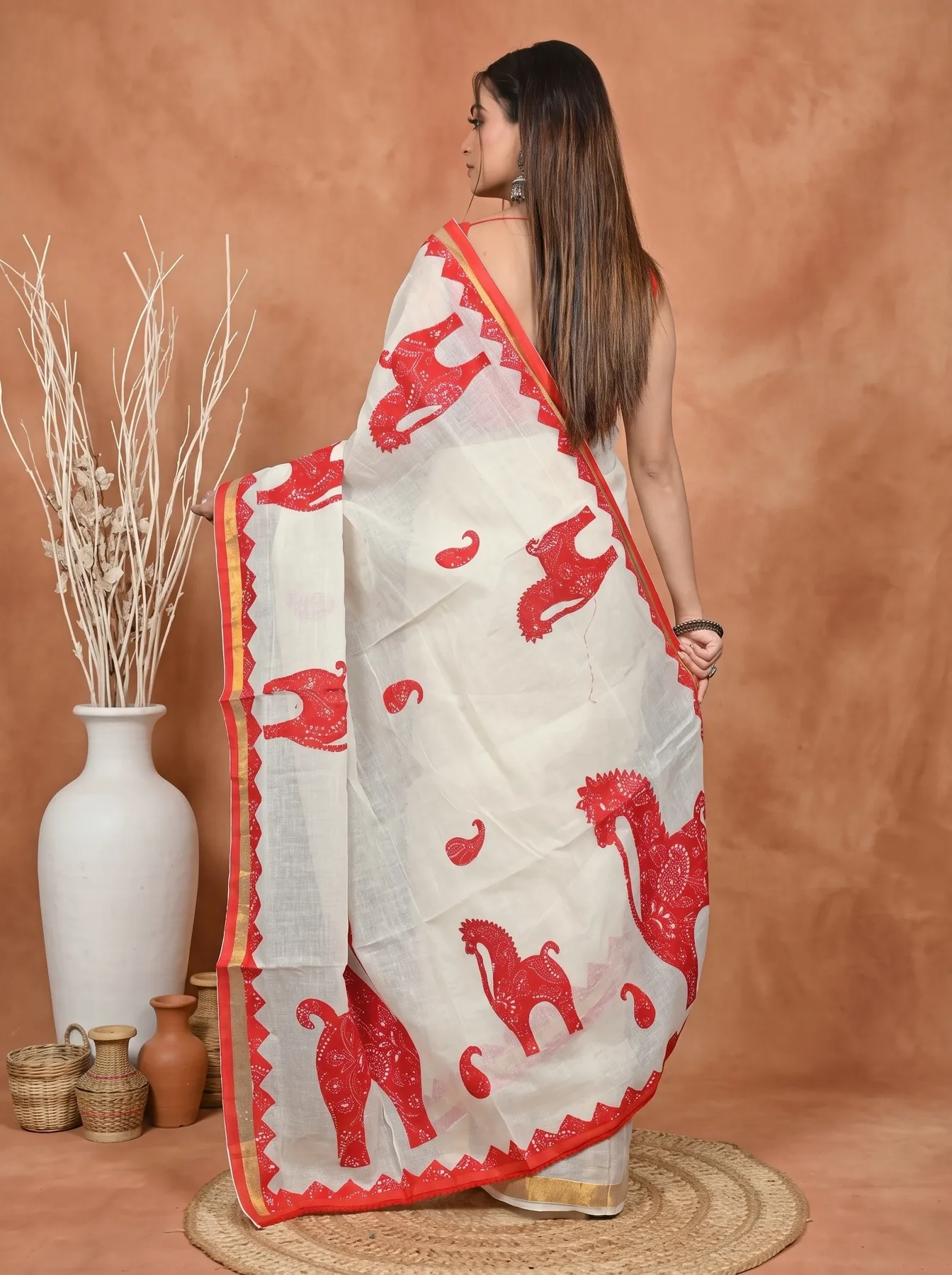 DipDiya Blended Cotton White Red Aplika Mix Heritage of Bengali Applique Sarees