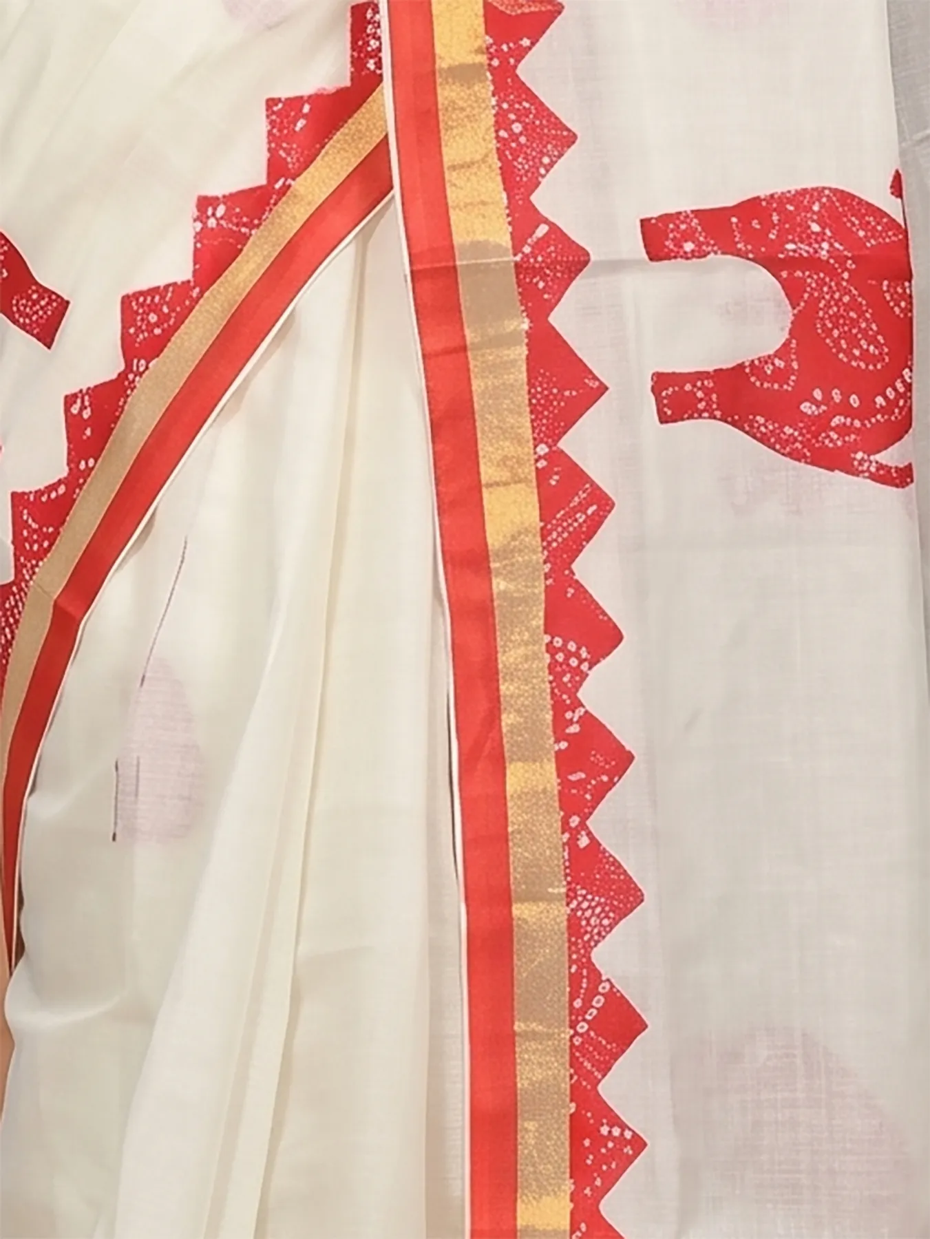DipDiya Blended Cotton White Red Aplika Mix Heritage of Bengali Applique Sarees