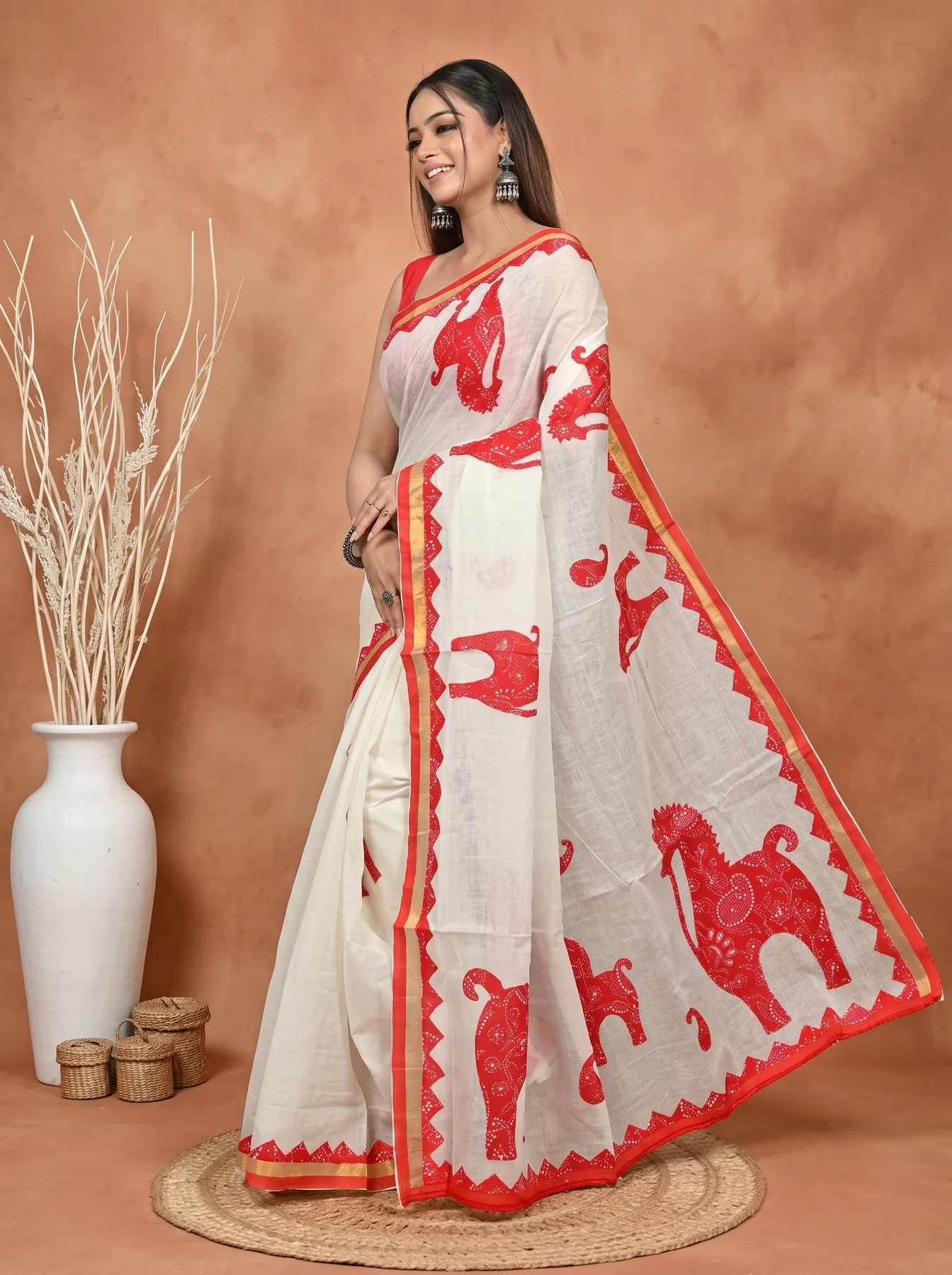 DipDiya Blended Cotton White Red Aplika Mix Heritage of Bengali Applique Sarees