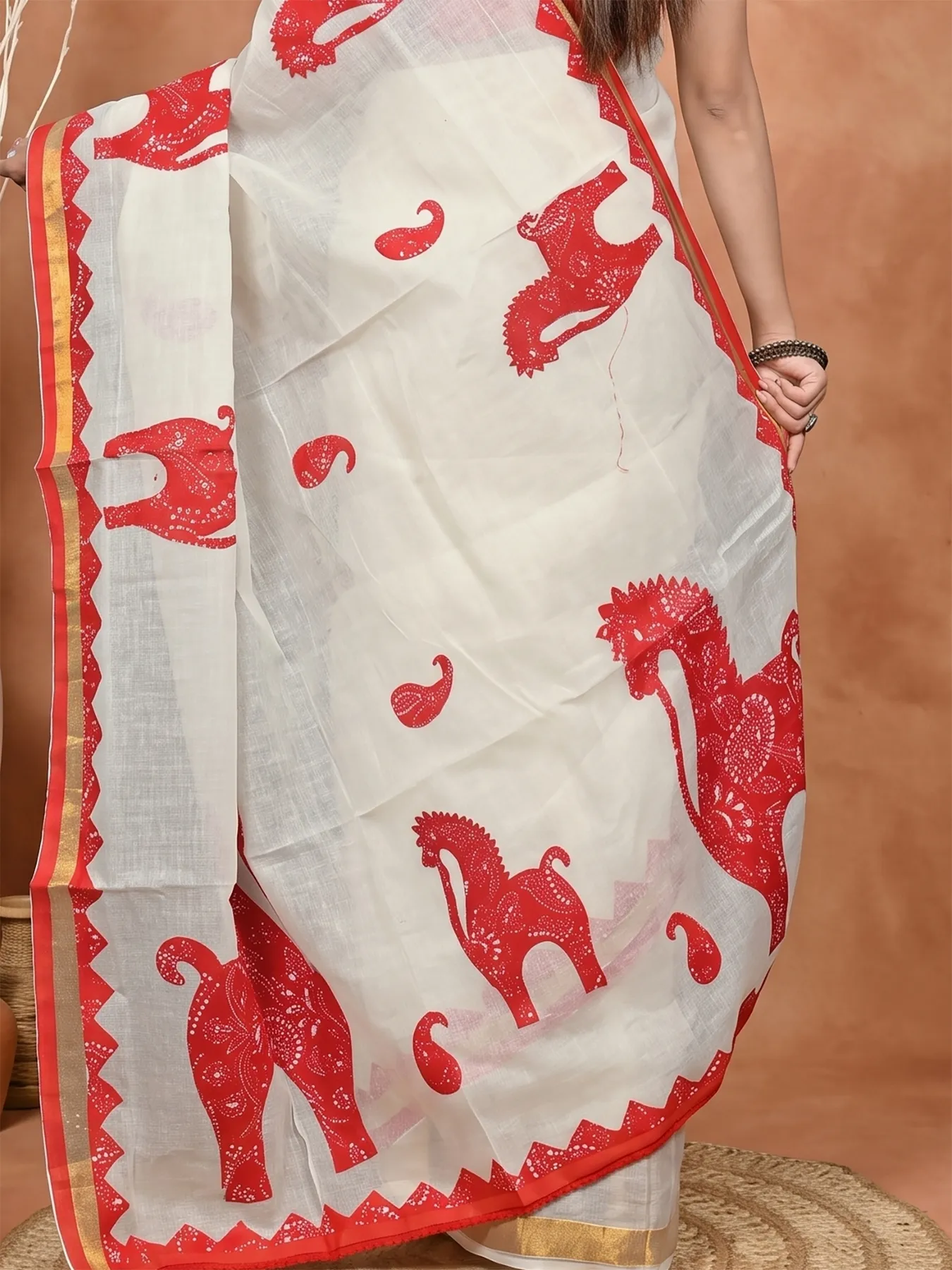 DipDiya Blended Cotton White Red Aplika Mix Heritage of Bengali Applique Sarees