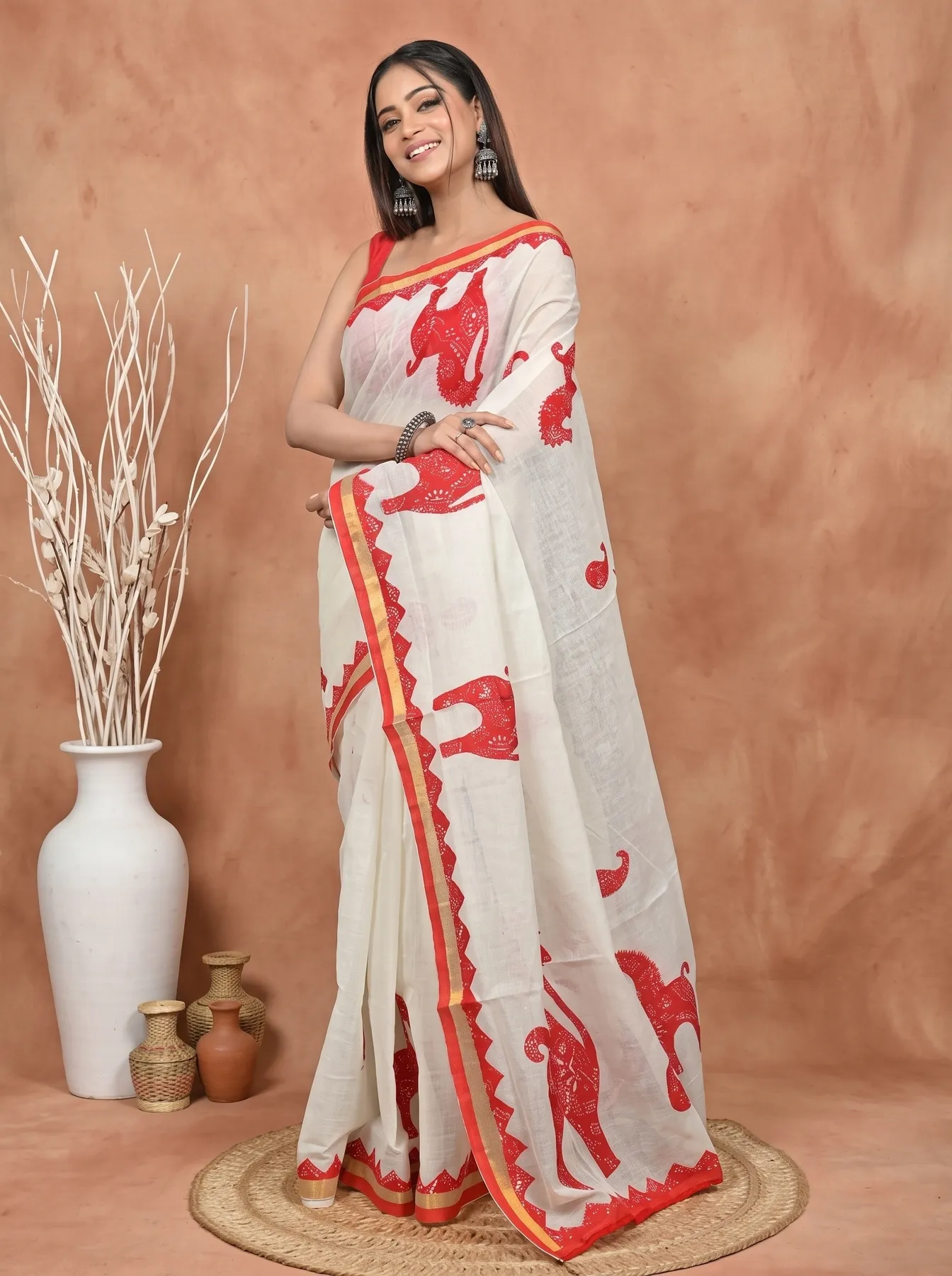 DipDiya Blended Cotton White Red Aplika Mix Heritage of Bengali Applique Sarees