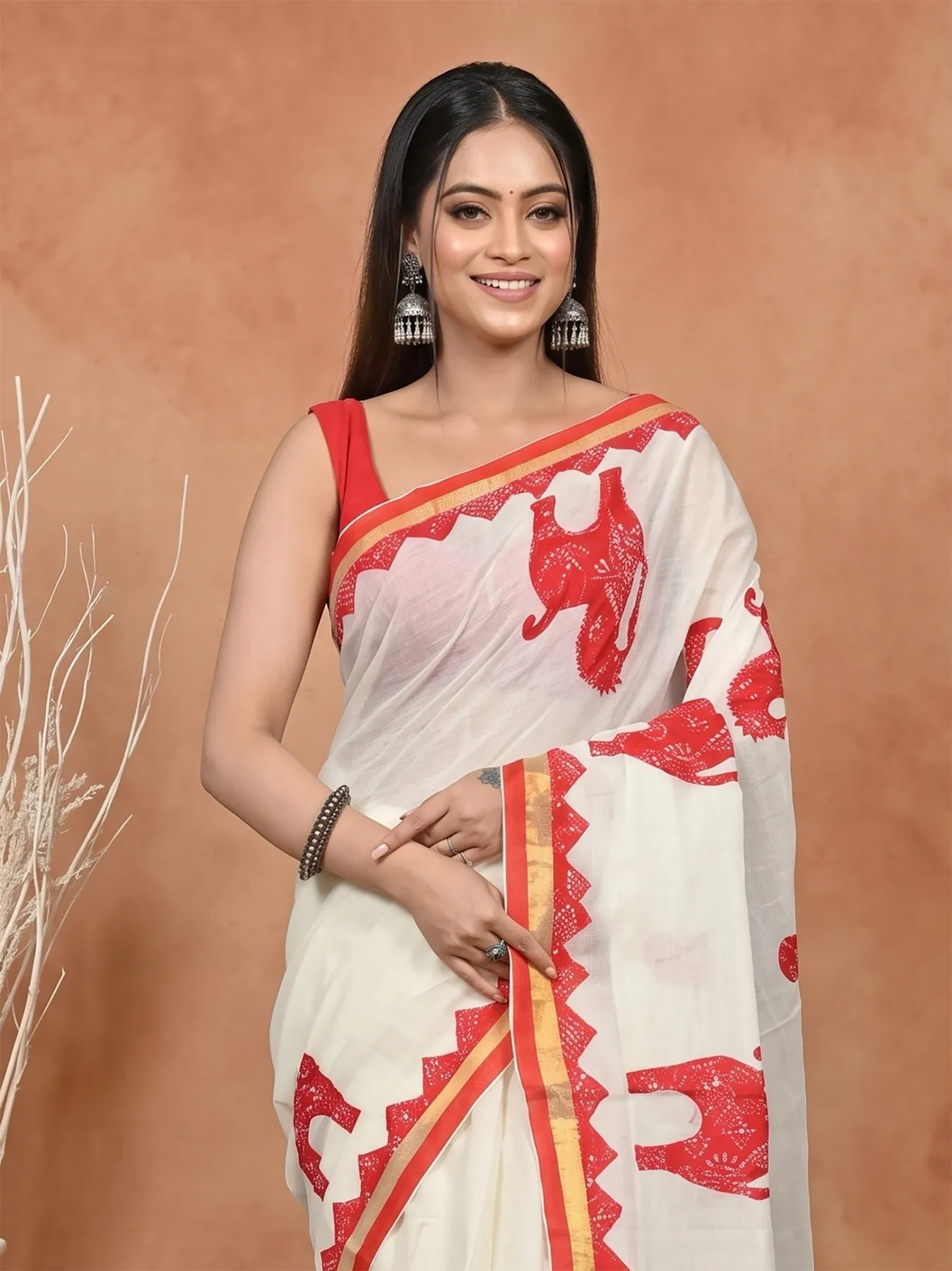 DipDiya Blended Cotton White Red Aplika Mix Heritage of Bengali Applique Sarees