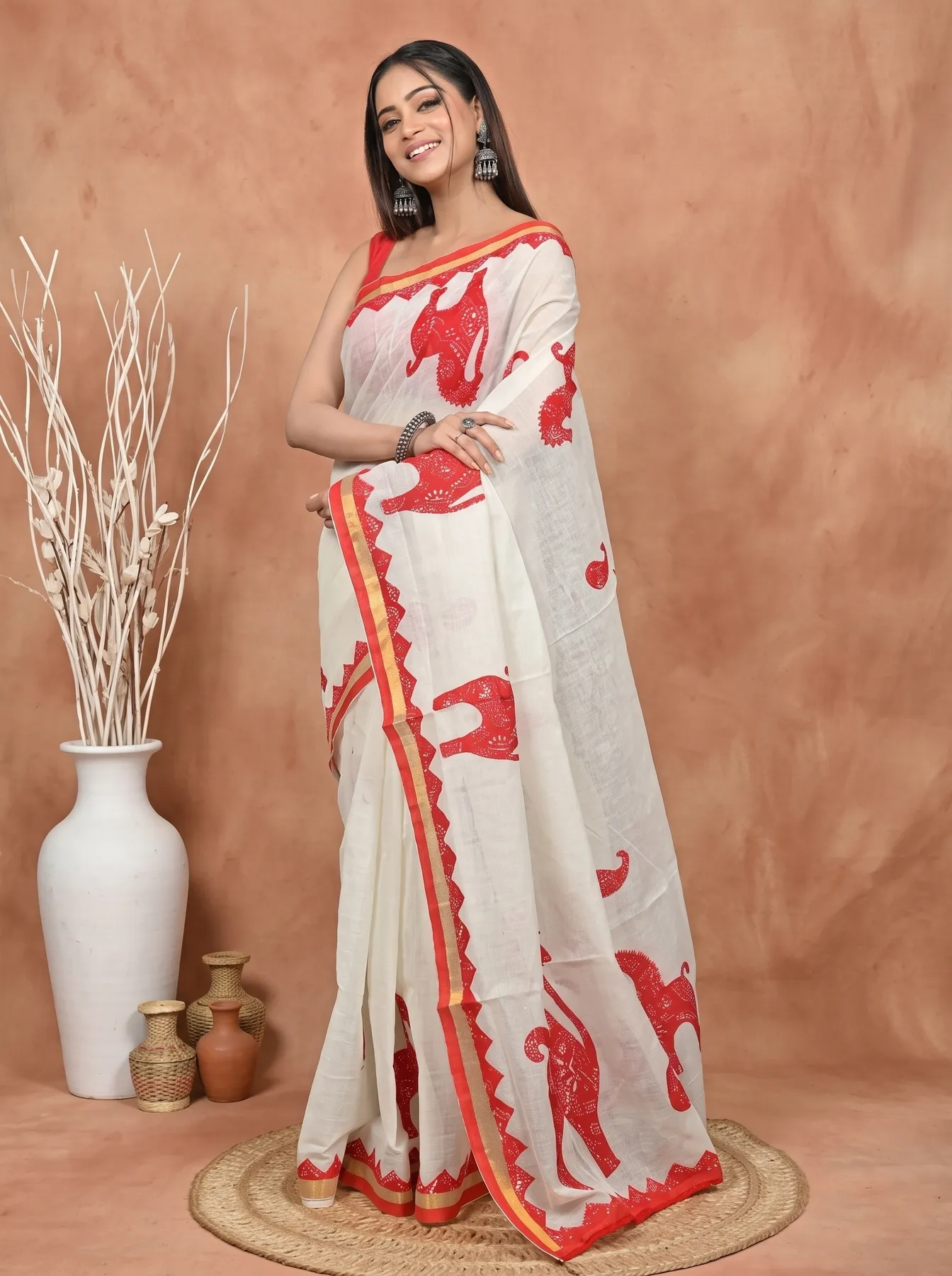 DipDiya Blended Cotton White Red Aplika Mix Heritage of Bengali Applique Sarees
