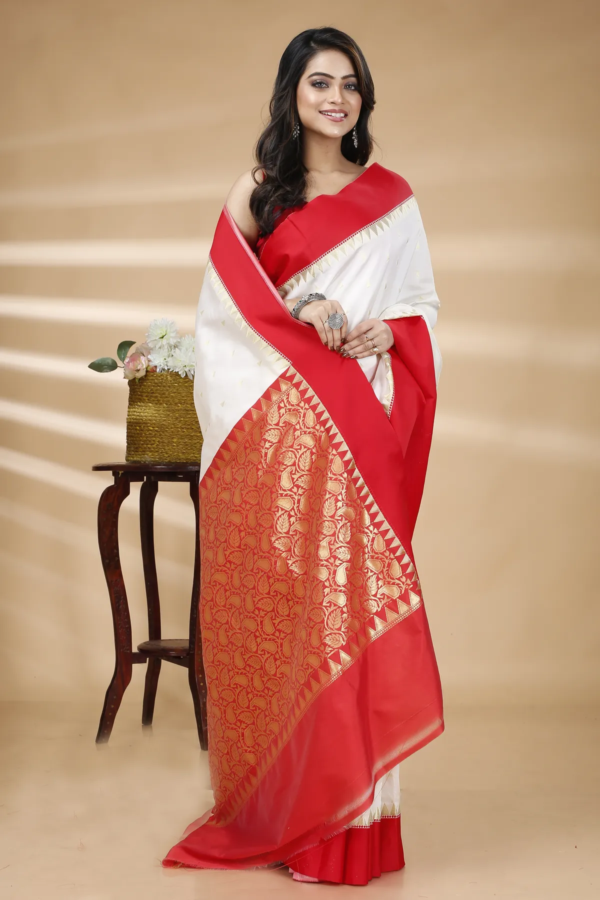 DipDiya Blended Cotton White Red Gourigorod Ankit A Legacy Woven Handloom Sarees