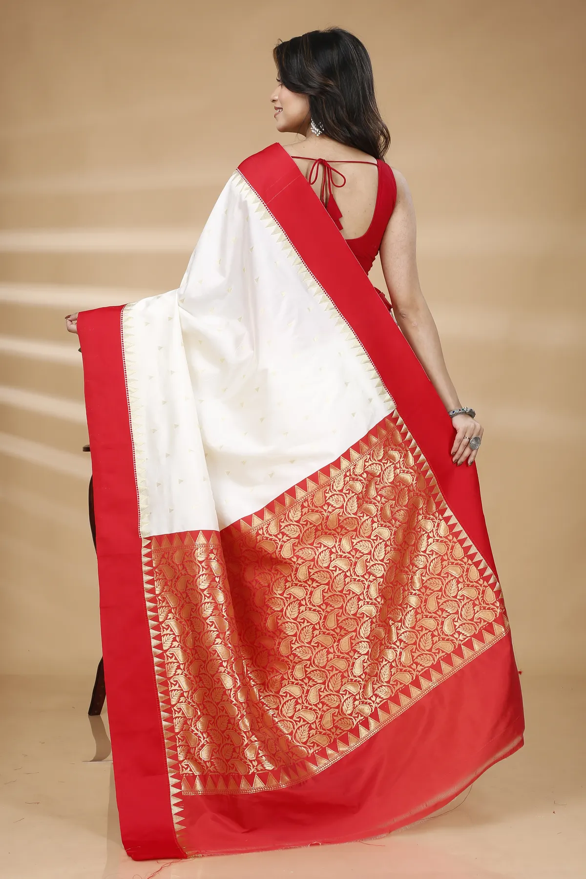 DipDiya Blended Cotton White Red Gourigorod Ankit A Legacy Woven Handloom Sarees