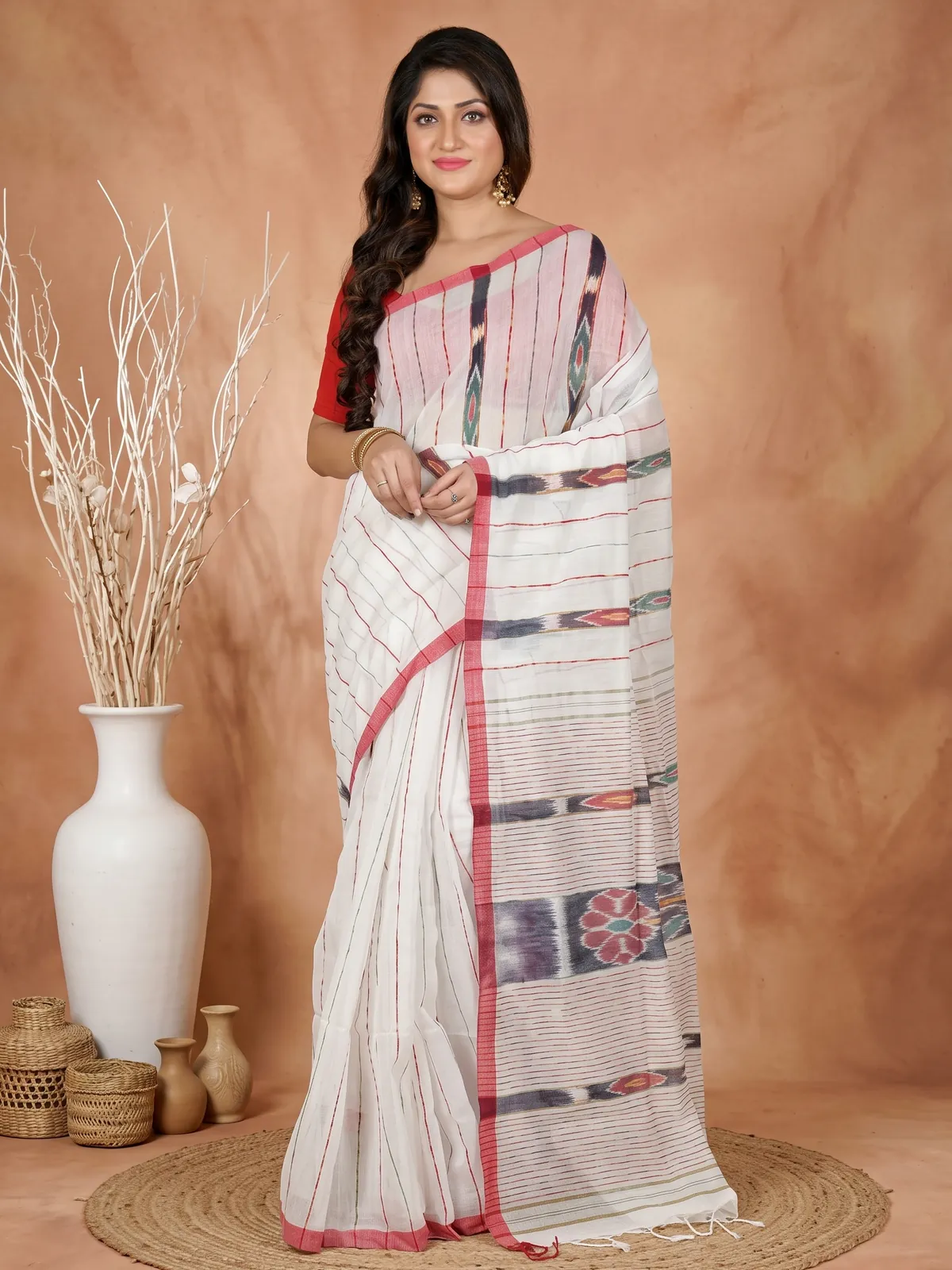 DipDiya Blended Cotton White Setori Bengal in Every Thread Handloom Sarees